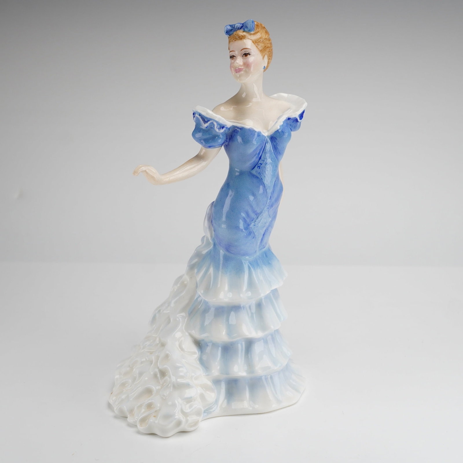 Royal Doulton Centre Stage Figurine HN 3861: A hand-made and hand-decorated Royal Doulton bone china figurine titled Centre Stage, model number HN 3861. Designed by Timothy Potts and dated 1997, the piece depicts a female figure in a formal blue