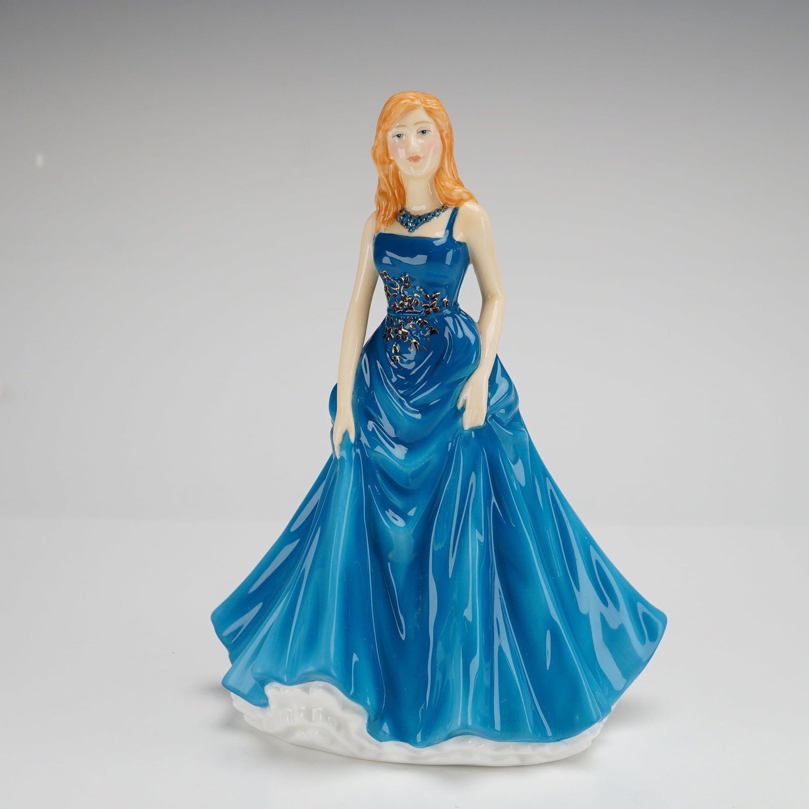 Royal Doulton Tina HN5735 Canadian Exclusive Petite of the Year 2015 Figurine: A Royal Doulton hand-decorated bone china figurine titled Tina, model number HN 5735. Designed by Neil Faulkner, this figure was issued as the Canadian Exclusive Petite of the Year 2015. The figurine 