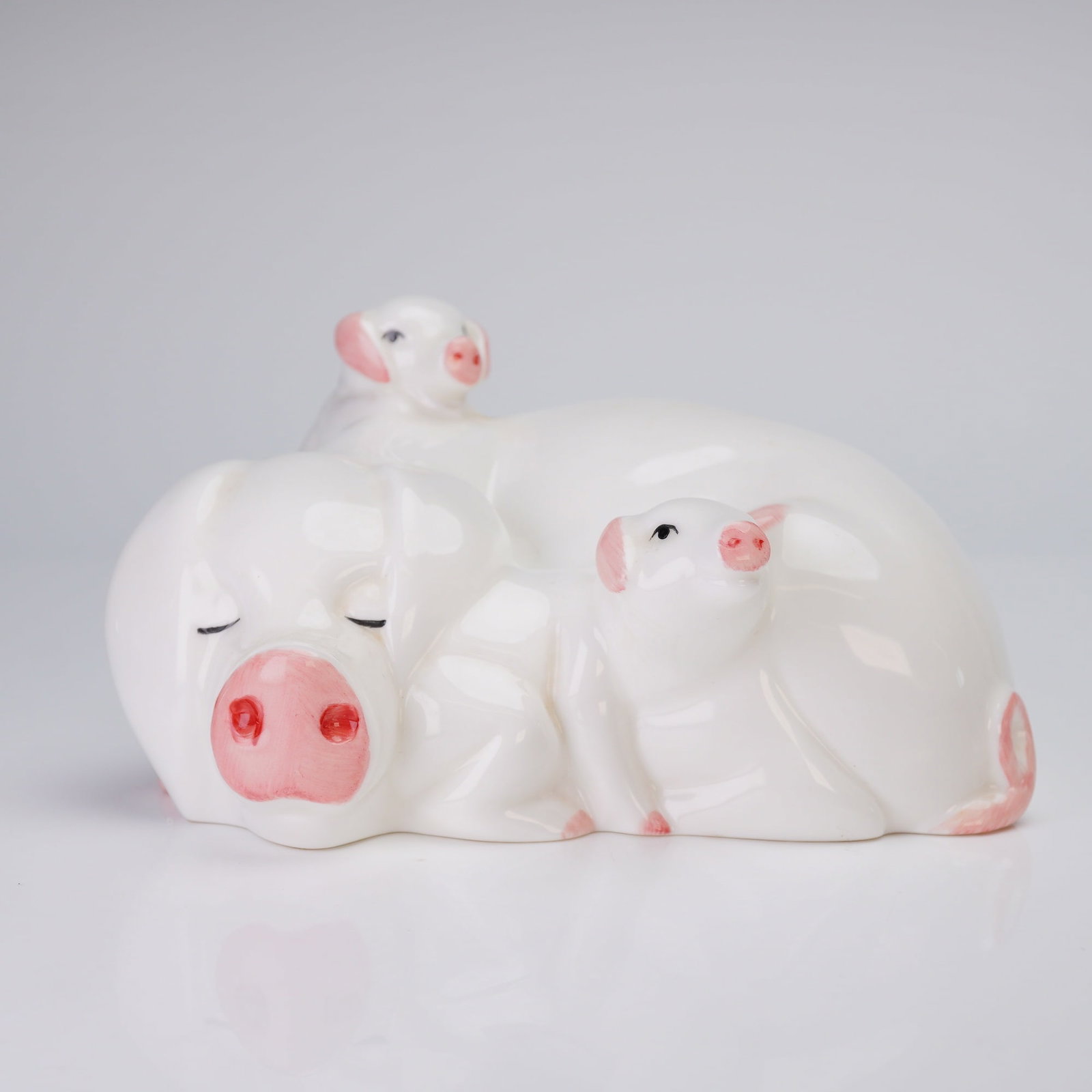 John Beswick Little Likeables Hide and Sleep Pig and Two Piglets Figurine (1 of 3)