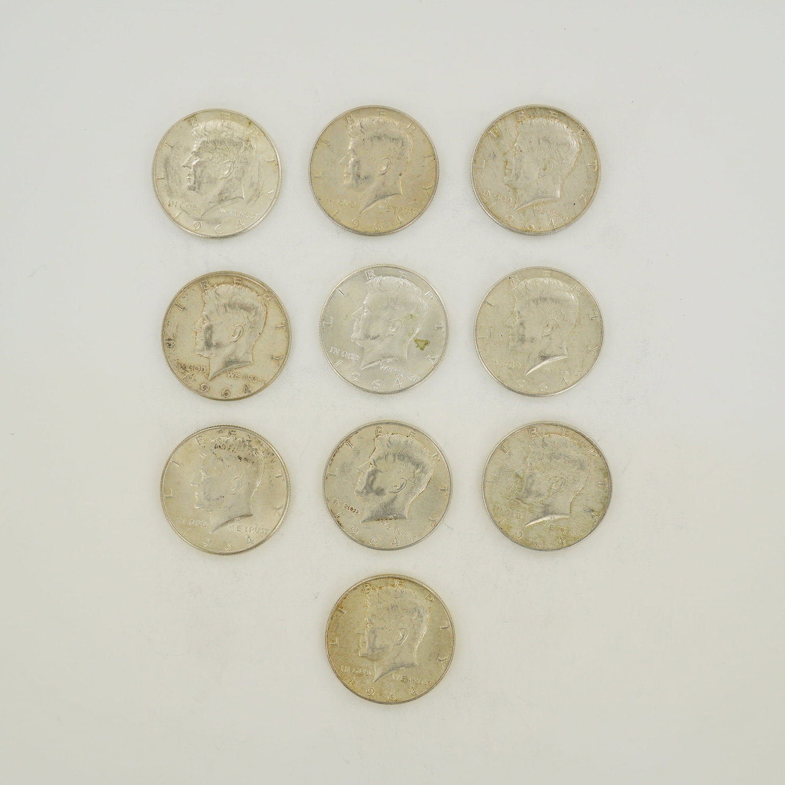 A Collection of US 1964 Kennedy Half Dollars $5.00 Face Value: This lot consists of a collection of US 1964 Kennedy half dollars representing a $5.00 face value. Struck in 90% silver, these coins are the only year of the Kennedy series issued for general circulat