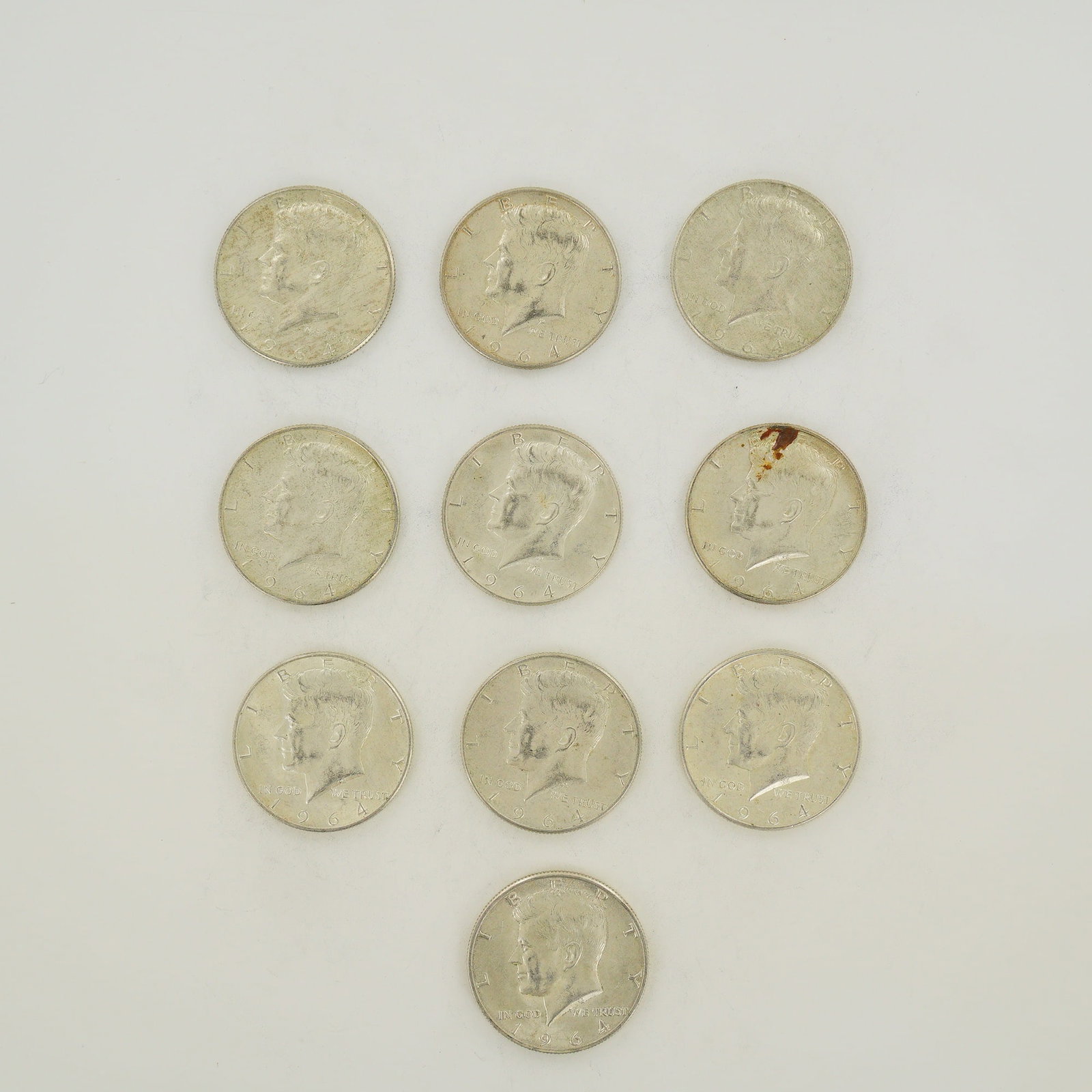 A Collection of US 1964 Kennedy Half Dollars $5.00 Face Value: A collection of US 1964 Kennedy half dollars with a $5.00 face value. These coins are struck in 90% silver and 10% copper. The 1964 issue represents the only year the Kennedy half dollar was struck fo