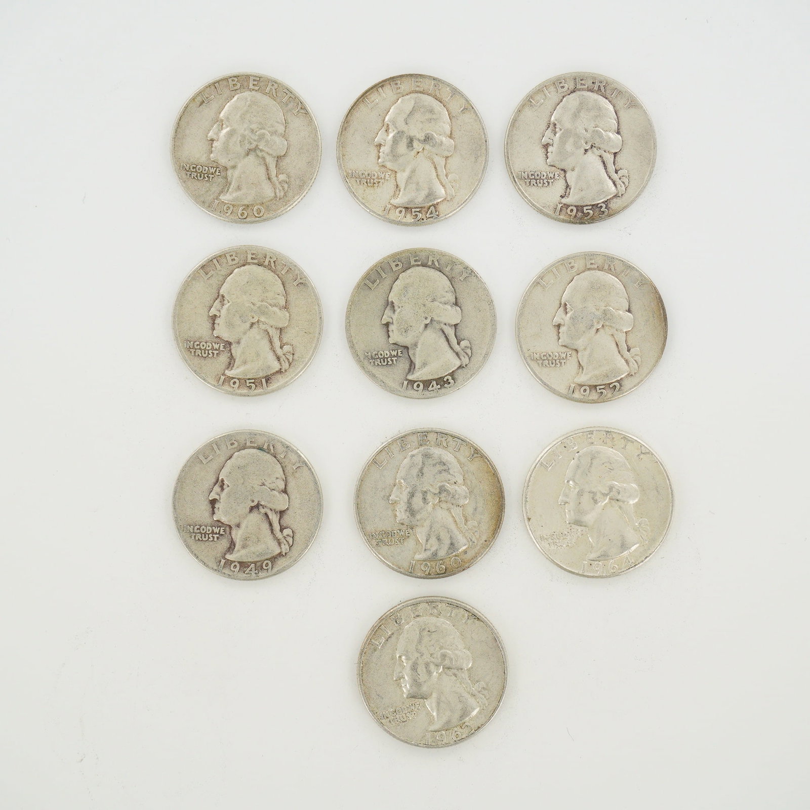 10pc Collection of US Silver Washington Quarters, 1943-1964: A collection of US Washington Quarters from a mixed date bag. These coins are struck in 90% silver with a .900 fineness. The group includes various mintage years including 1943, 1949, 1951, 1952, 1953