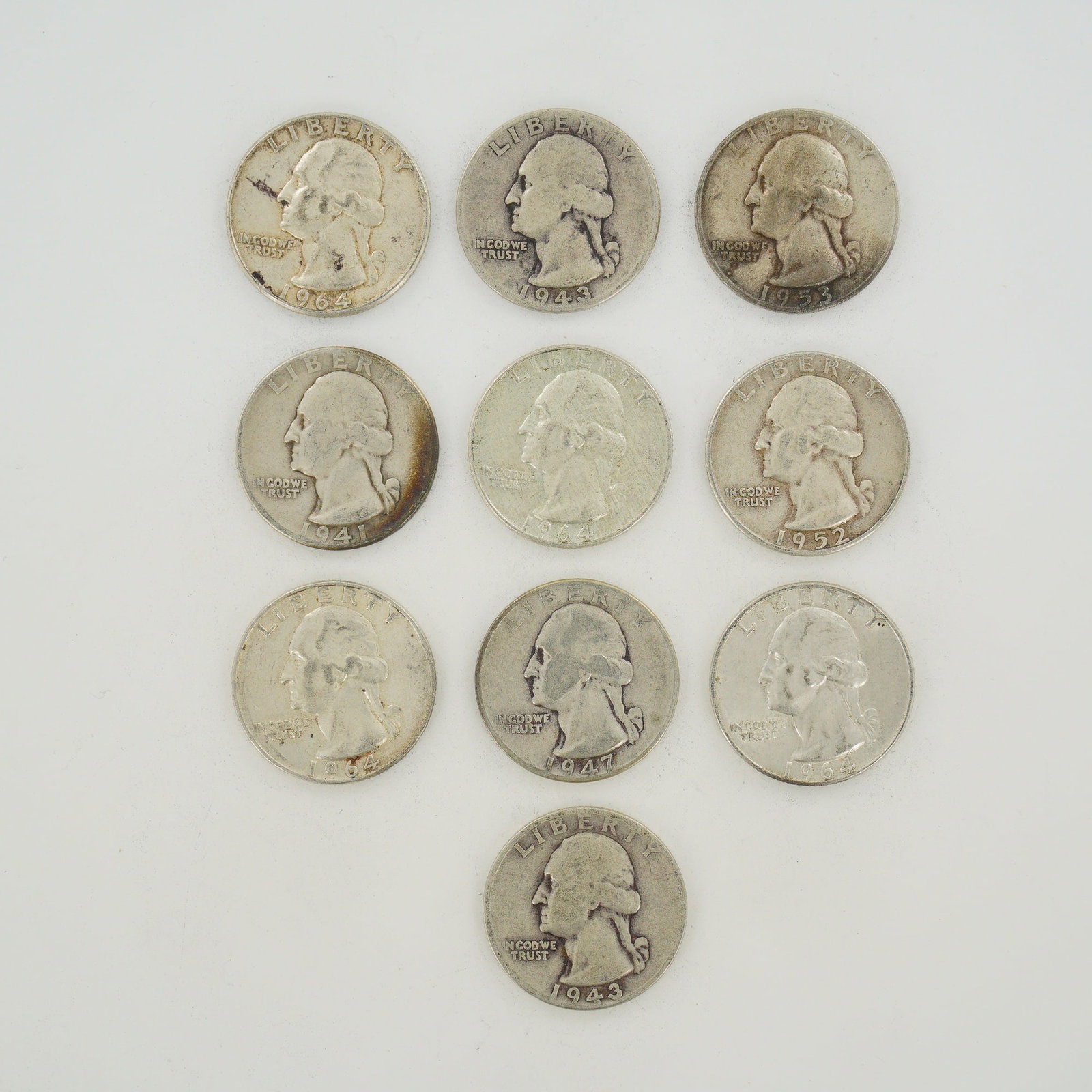10pc Collection of US Washington Silver Quarters, 1941-1964: A collection of US Washington quarters struck in 90% silver. This mixed date bag of coins includes specimens dated between 1941 and 1964. The obverse of each coin features the portrait of George Washi