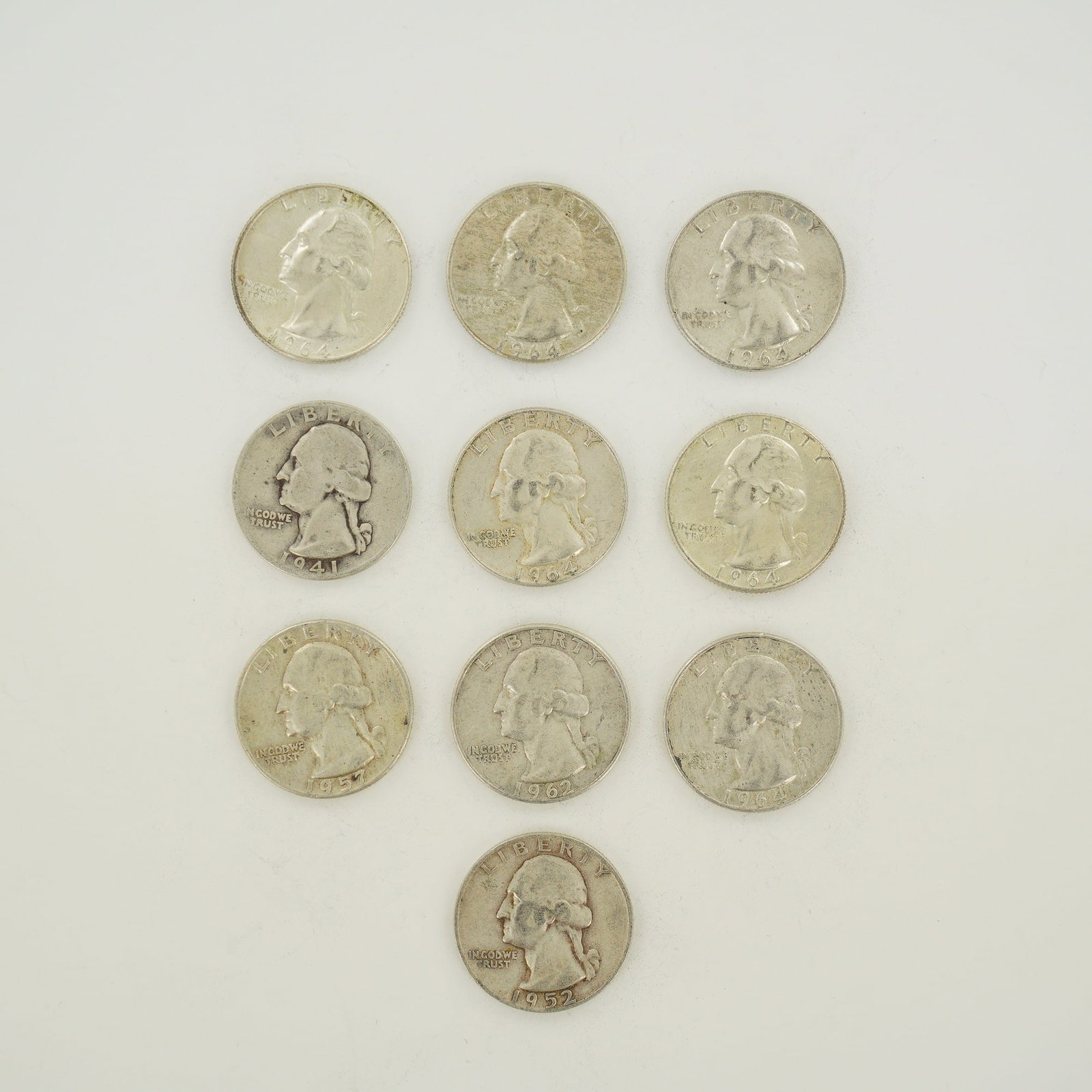 10pc Collection of US Washington Silver Quarters, 1941-1964: This mixed date bag of US Washington quarters comprises coins struck in 90% silver between 1941 and 1964. The group includes six coins dated 1964, and individual specimens from 1941, 1952, 1957, and 1