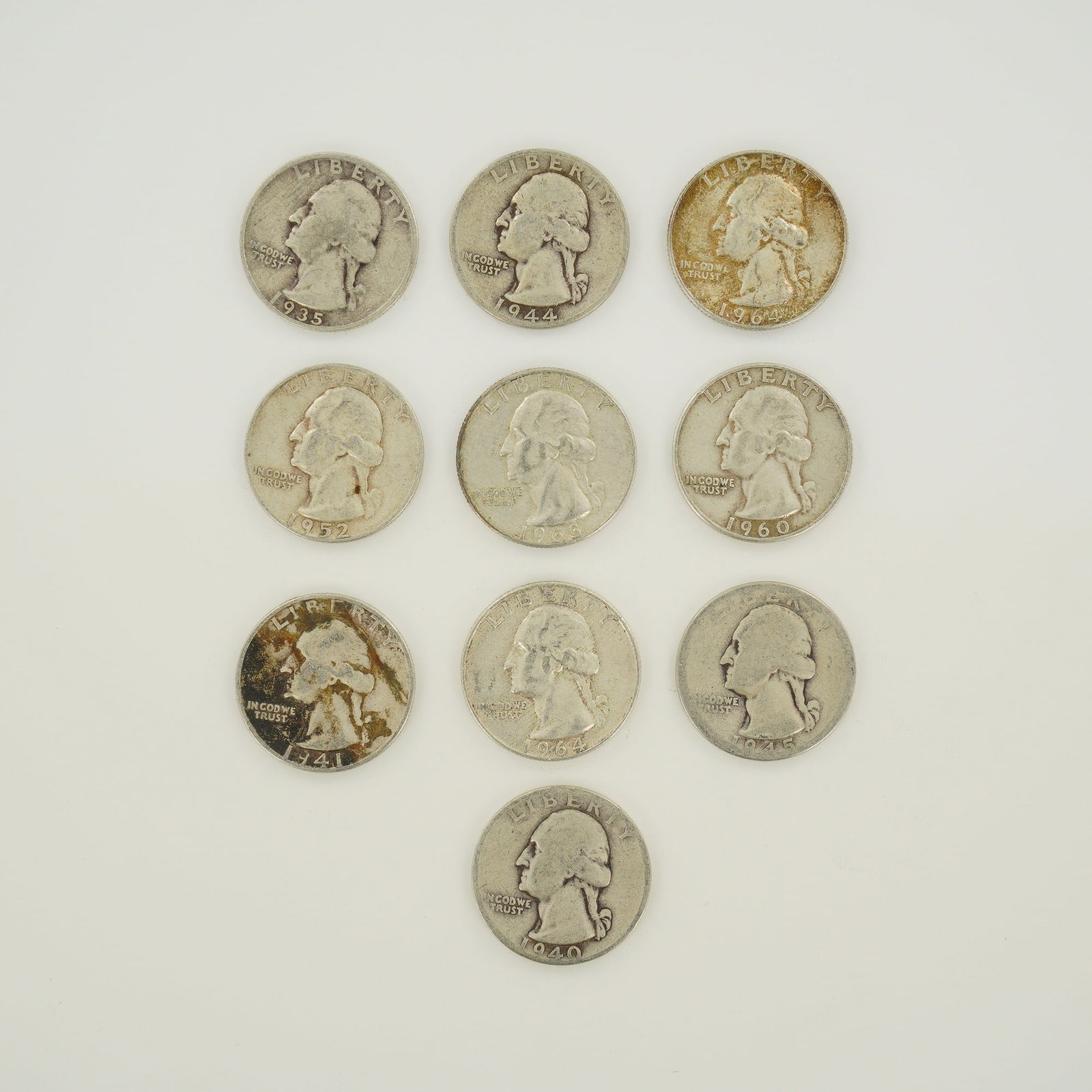 Ten US 90% Silver Washington Quarters Mixed Dates 1935-1964: This collection consists of ten US quarters representing a mixed date bag of specimens issued between 1935 and 1964. The coins feature the Washington obverse and the heraldic eagle reverse. All coins 