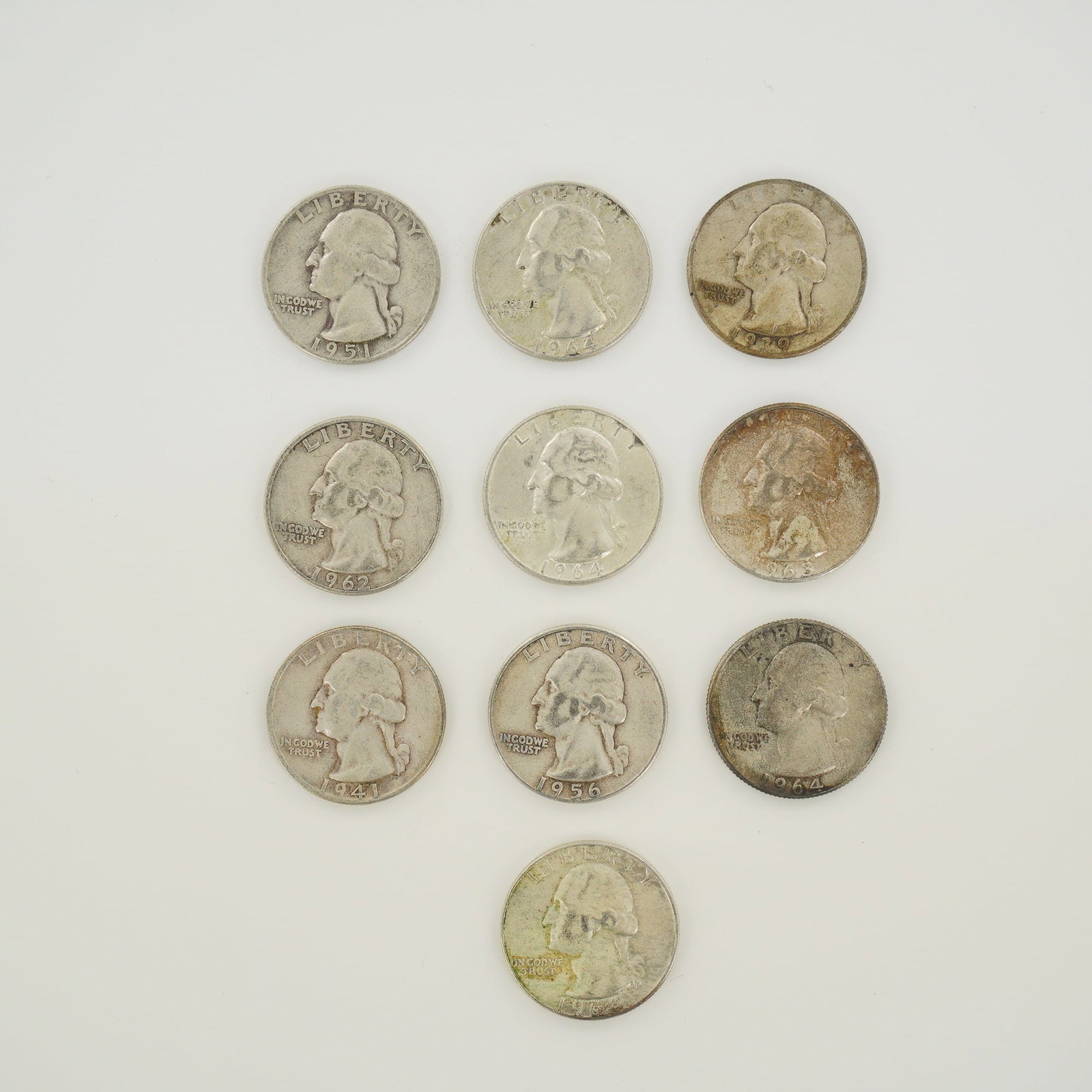 10pc Pre-1964 U.S. 90% Silver Washington Quarters: A collection of US Washington quarters (KM# 164) struck in 90% silver. This mixed date bag of coinage includes issues from the Philadelphia and Denver mints with dates including 1939, 1941, 1951-D, 19