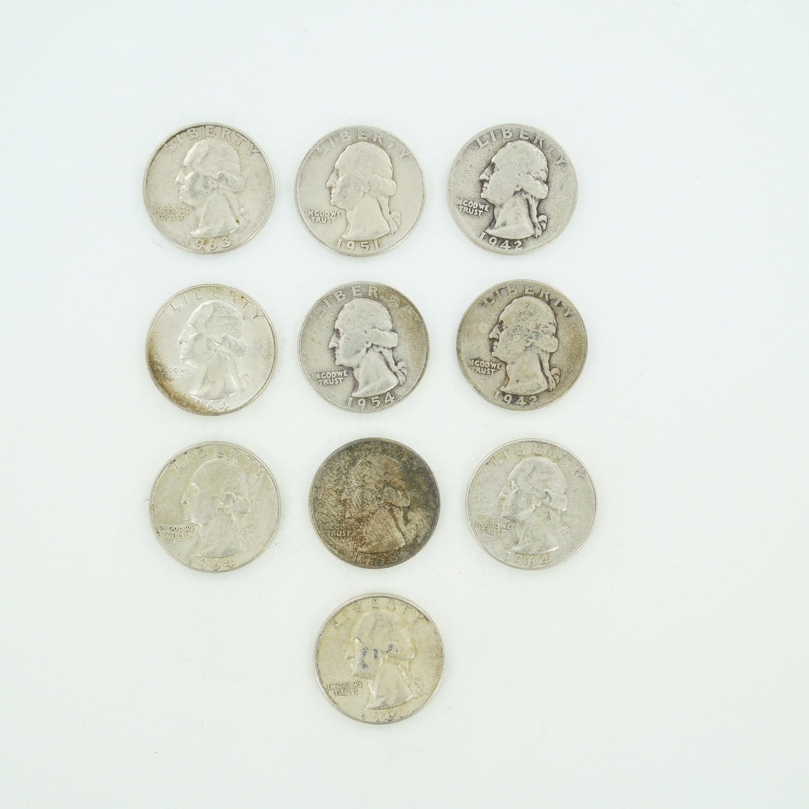 10pc Pre-1964 U.S. 90% Silver Washington Quarters: This collection of US Washington quarter dollars consists of a mixed date bag of coins struck between 1942 and 1964 (KM# 164). Each specimen is composed of 90% silver and 10% copper. The group feature