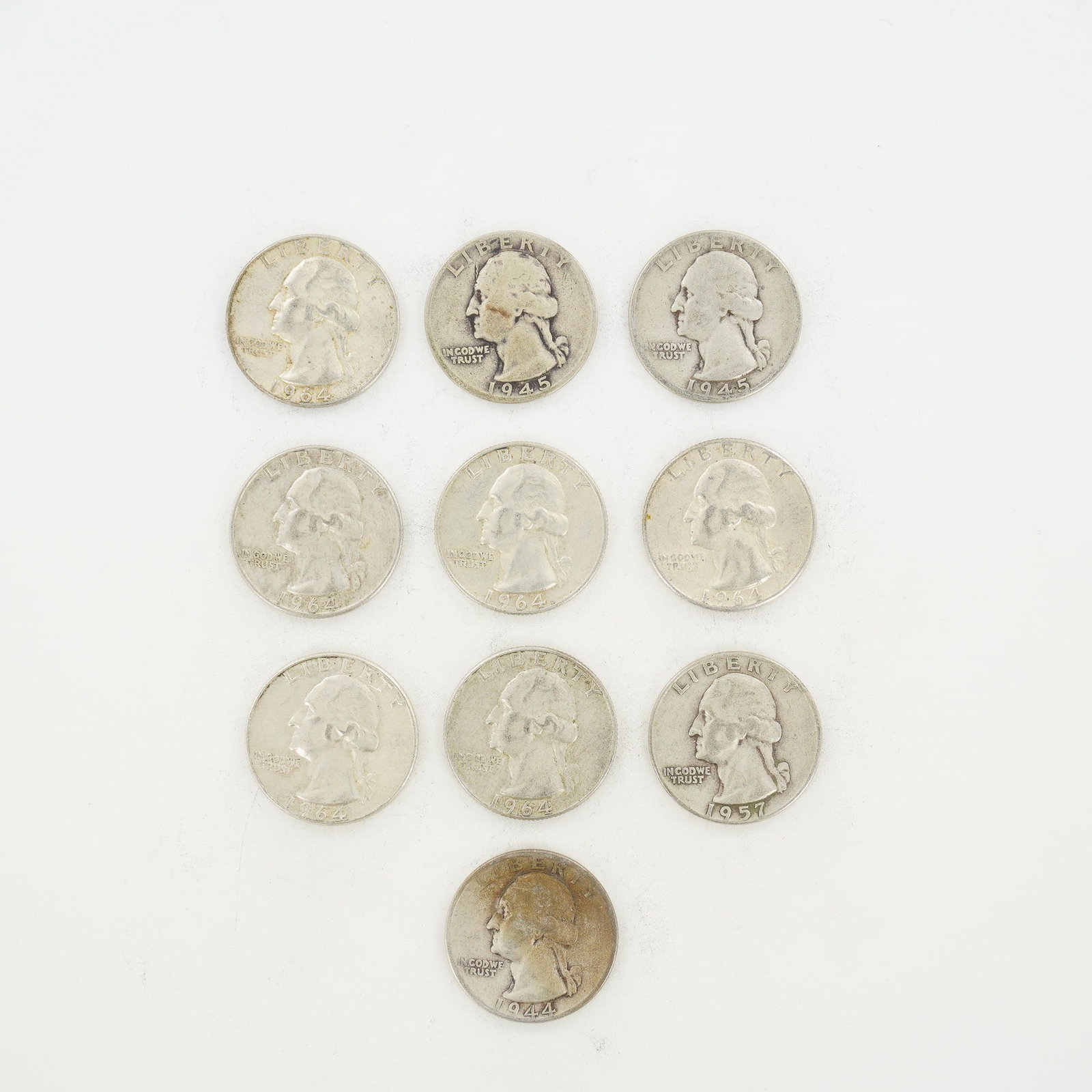 10pc Pre-1964 U.S. 90% Silver Washington Quarters: A collection of US Washington quarter dollars struck in 90% silver and 10% copper. The group includes coins from the Philadelphia Mint and the Denver Mint, the latter bearing the D mint mark. The coin
