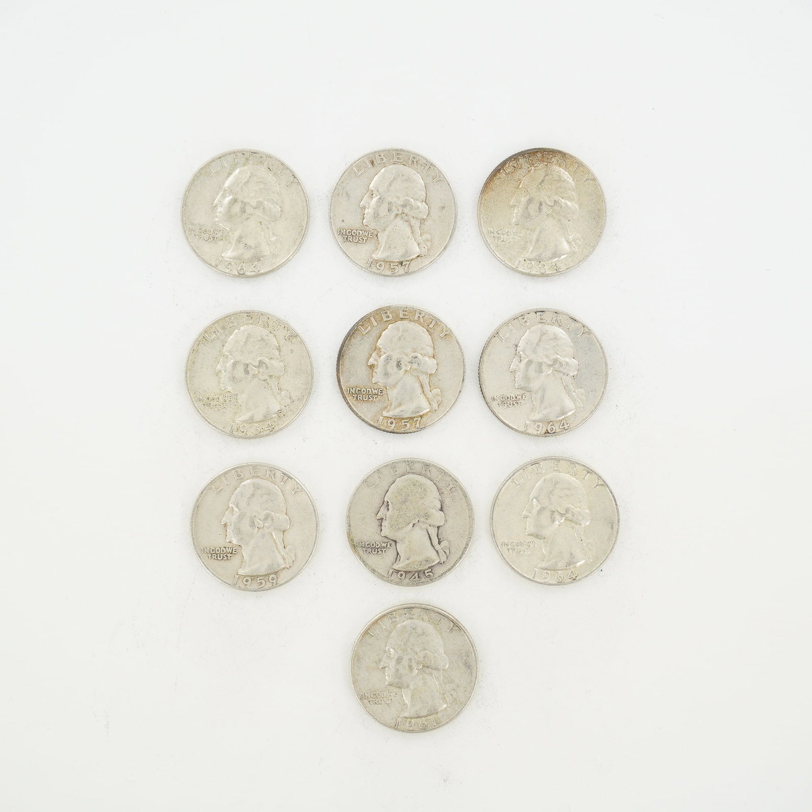 10pc Pre-1964 U.S. 90% Silver Washington Quarters: A collection of ten US Washington quarters struck in 90% silver. The group includes one 1945, two 1957, one 1959, and six 1964 dated specimens. The coins were produced at the Philadelphia and Denver M