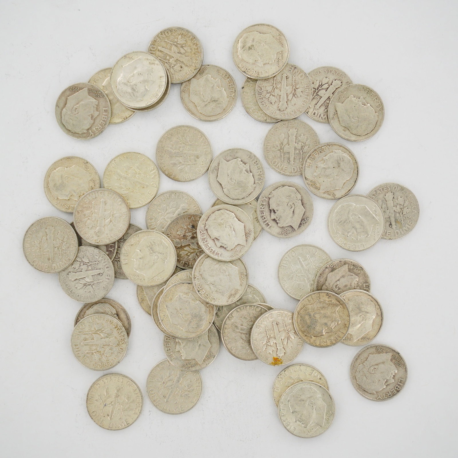 A Collection of Coins, US 90% Silver Roosevelt Dimes, Mixed Date Bag: A collection of US Roosevelt dimes struck in 90% silver. This mixed date bag of coins features dates ranging from 1946 to 1964. Visible dates include 1946, 1947, 1953, 1956, 1957, 1959, 1961, and 1964