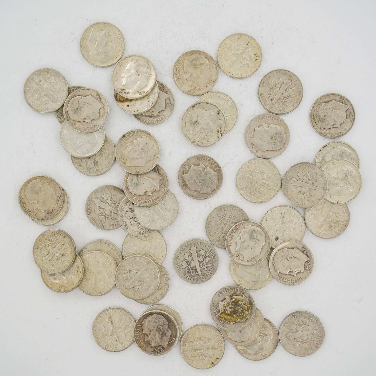 A Collection of US 90% Silver Roosevelt Dimes, Mixed Date Bag of Coins: This collection of US Roosevelt dimes consists of a mixed date bag of coins produced between 1947 and 1964. Each specimen is composed of 90% silver and 10% copper. The coins feature the Roosevelt obve