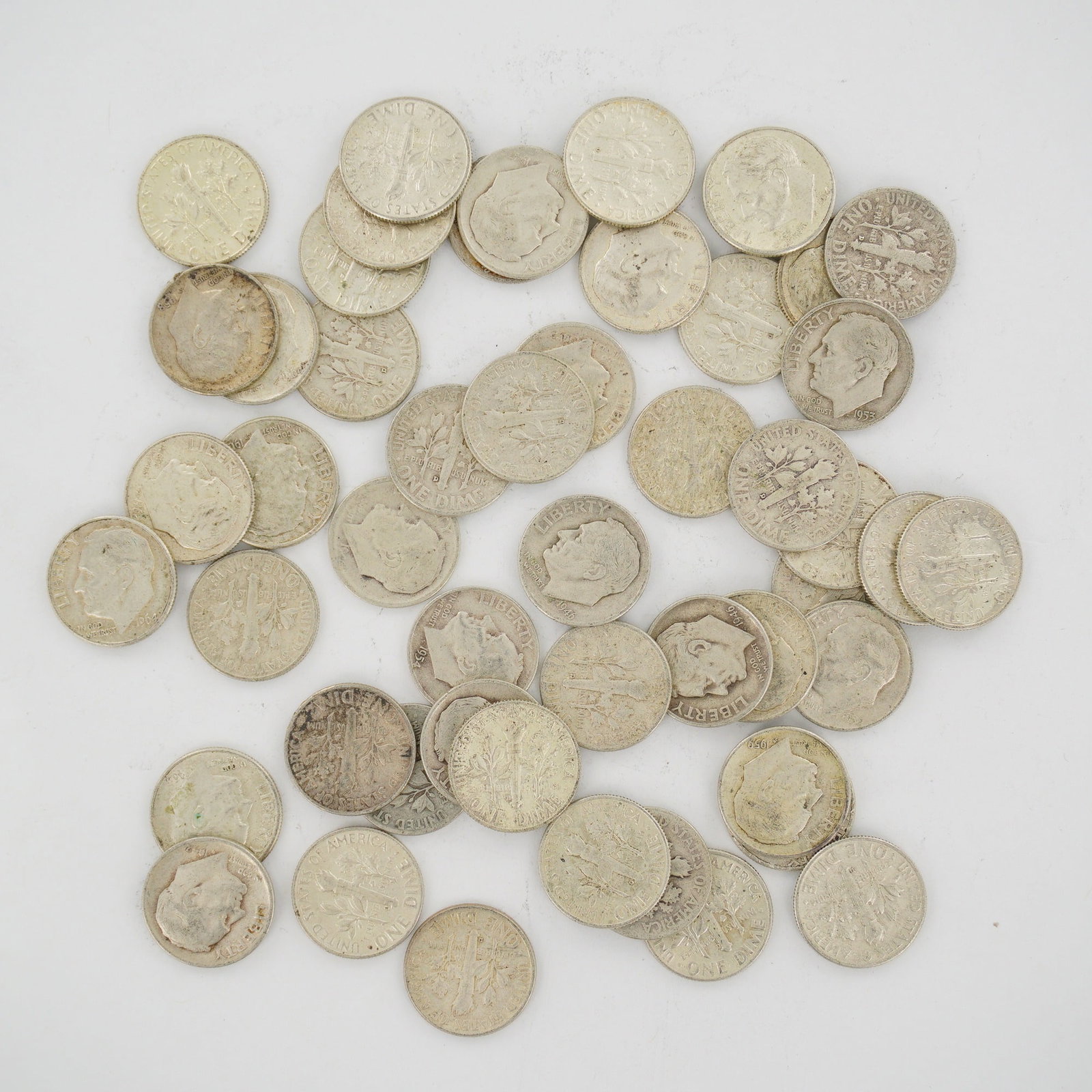 A Collection of US 90% Silver Roosevelt Dimes, Mixed Dates Pre-1965: This collection of US Roosevelt dimes is presented as a mixed date bag of 90% silver coinage minted prior to 1965. The group includes specimens dated 1946, 1953, 1954, 1959, and 1964. Each coin is