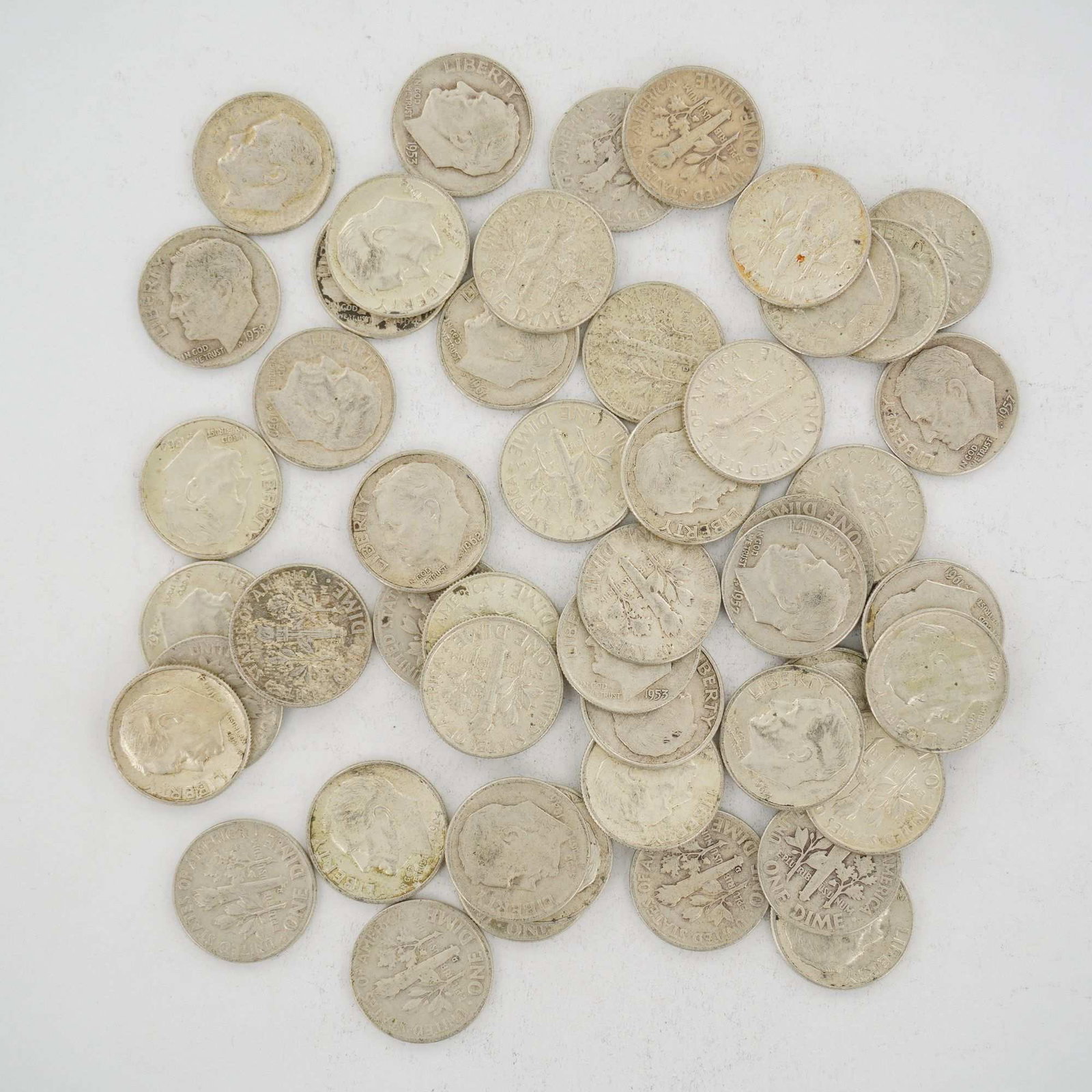 A Group of US 90% Silver Roosevelt Dimes, Mixed Date Bag: This collection consists of a group of US Roosevelt dimes struck in 90% silver and 10% copper. The coins feature the Roosevelt obverse and the torch reverse design. Dates observed range from 1950 to