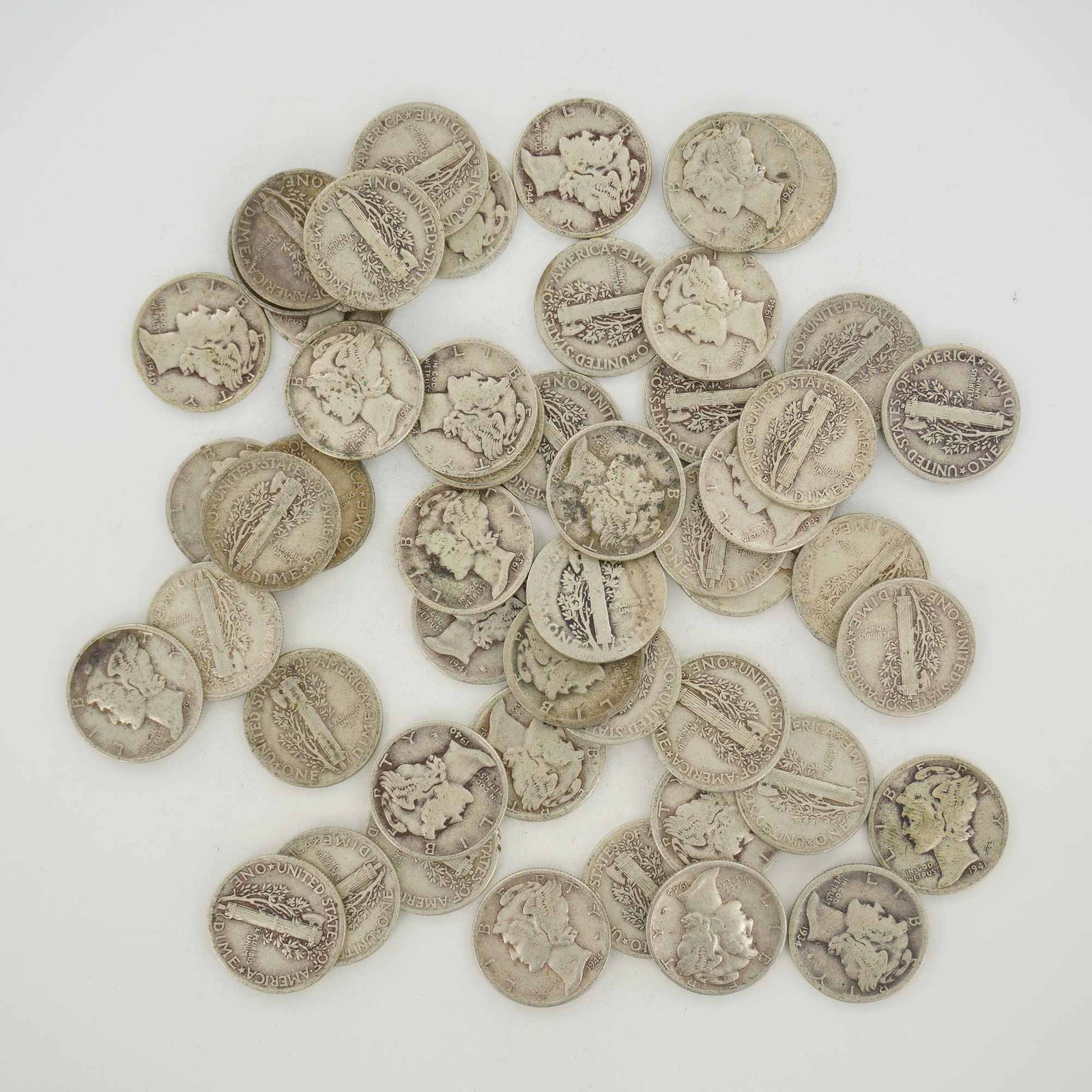 50pc Pre-1945 U.S. 90% Silver Mercury Dimes: This collection of US Mercury dimes, also known as the Winged Liberty Head type, is composed of 90% silver and 10% copper. These struck coins exhibit a characteristic greyish-silver color and