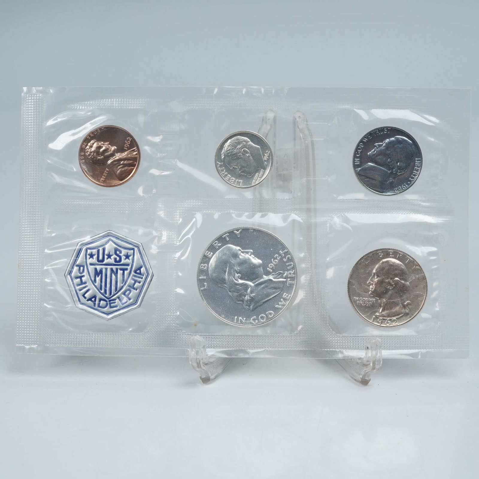 1961-P Proof Set of 5 Coins and a Token: Struck at the Philadelphia Mint, comprising five coins and an official mint token. The set includes a Lincoln Cent, Jefferson Nickel, Roosevelt Dime, Washington Quarter, and Franklin Half Dollar. Each
