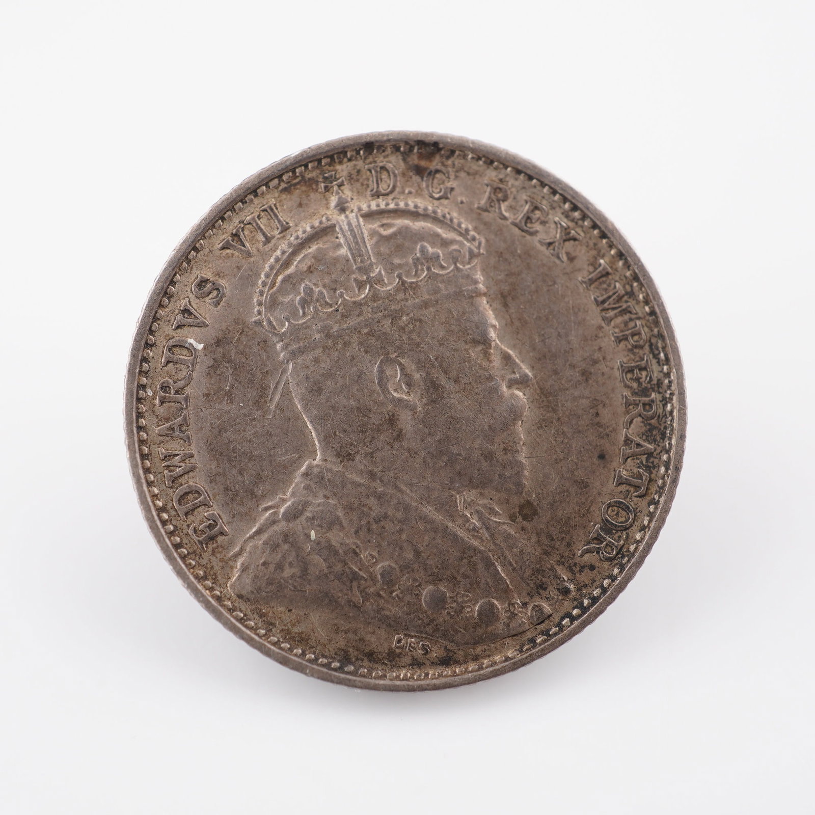 1903 Canada Edward VII Silver 5 Cents Coin: A .925 silver cent piece dated 1903. The obverse features the crowned Edward VII obverse rendered in fine detail, surrounded with EDWARDVS VII D.G.REX IMPERATOR, DES. The reverse depicts the denominat
