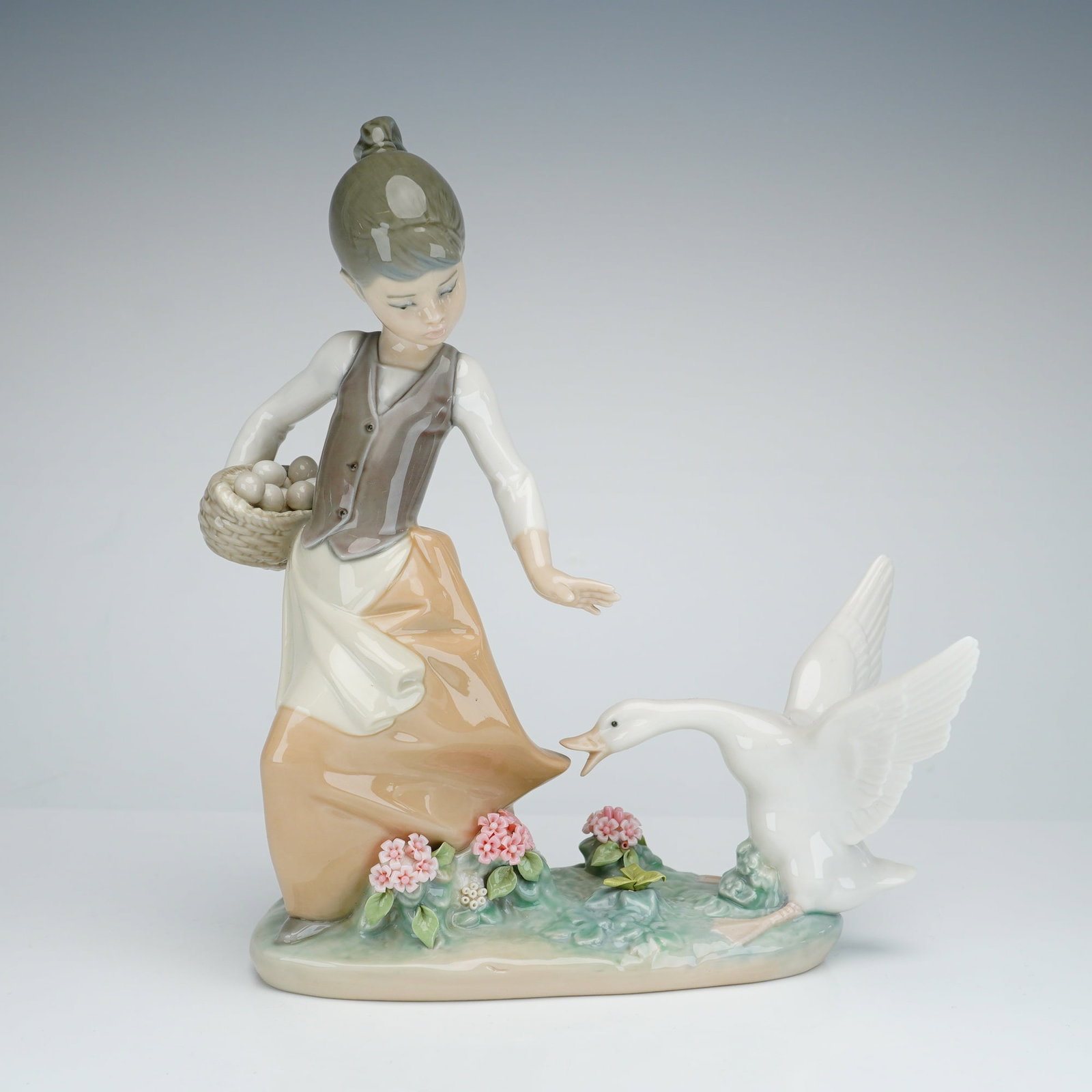 Lladro Porcelain Figurine, Aggressive Goose 01001288 (1 of 3)