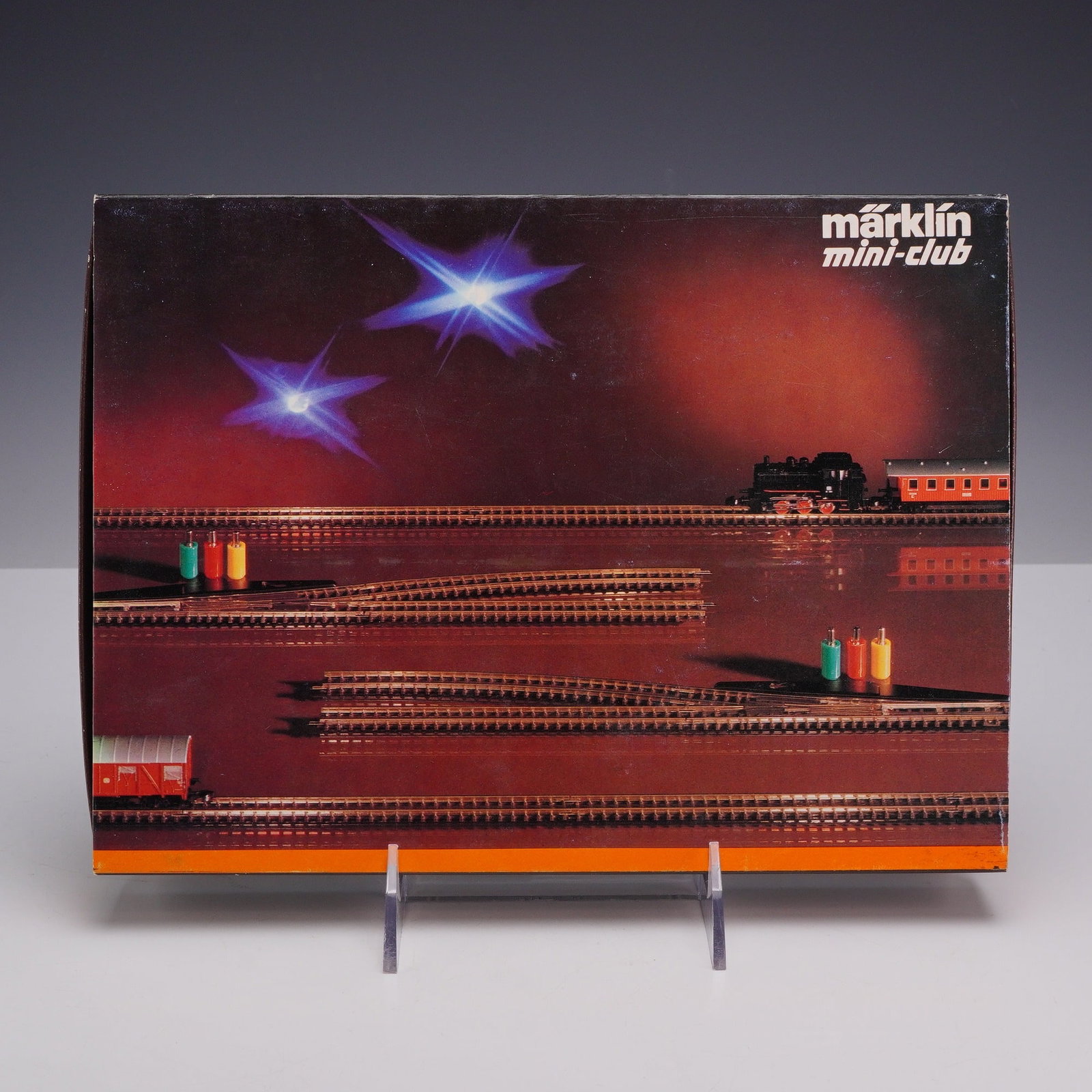 Marklin Z Scale 8191 Mini-Club Track Extension SET-E with Original Box: A Marklin Z scale (1:220) track extension SET-E, model number 8191, from the Mini-Club line. This set was manufactured in Western Germany and includes an assortment of metal track rails on plastic tie
