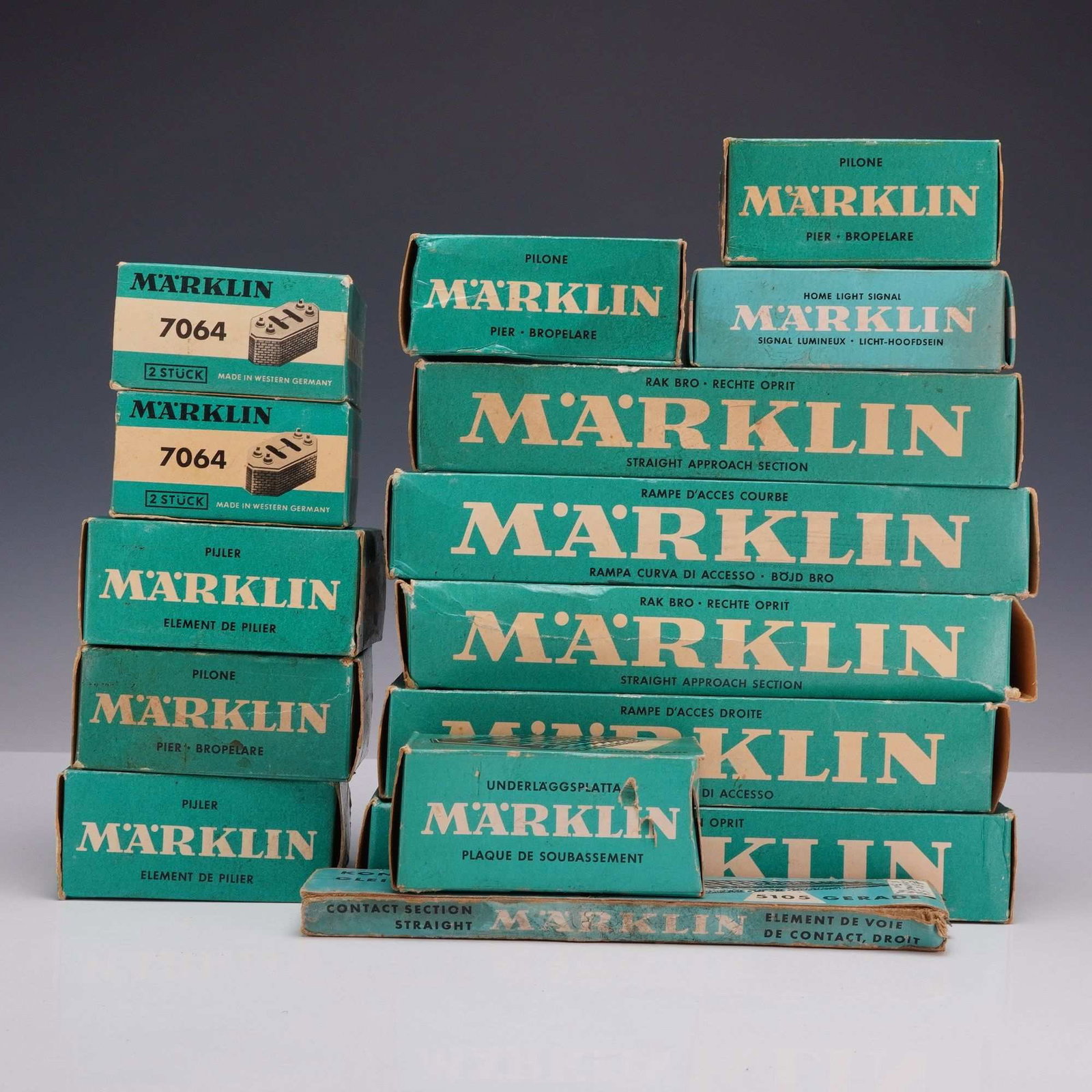 15pc Marklin Train Tracks and Accessories (1 of 4)