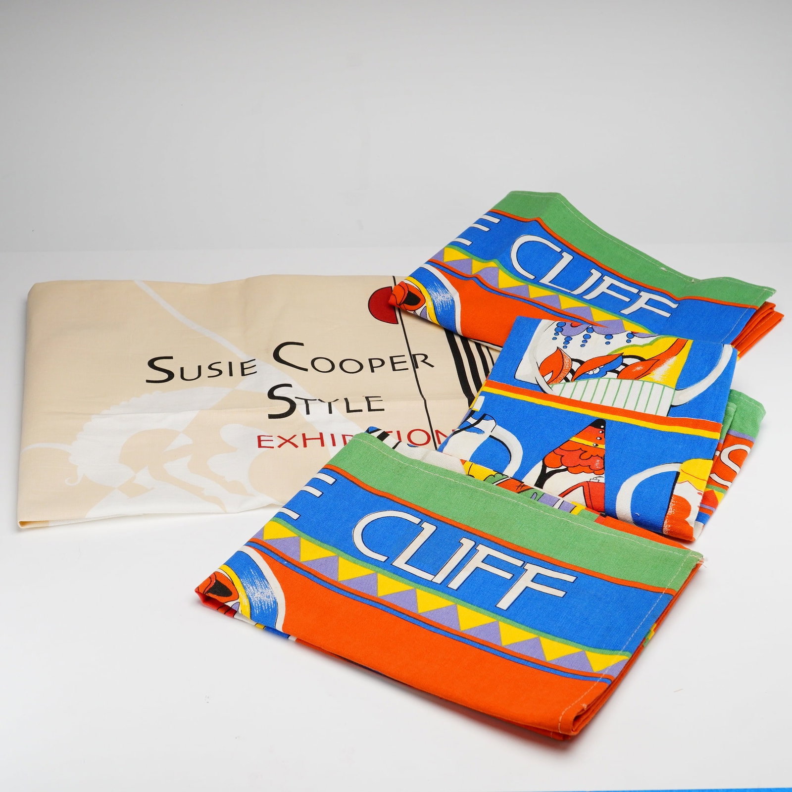 4pc Clarice Cliff and Susie Cooper Commemorative Tea Towels (1 of 5)