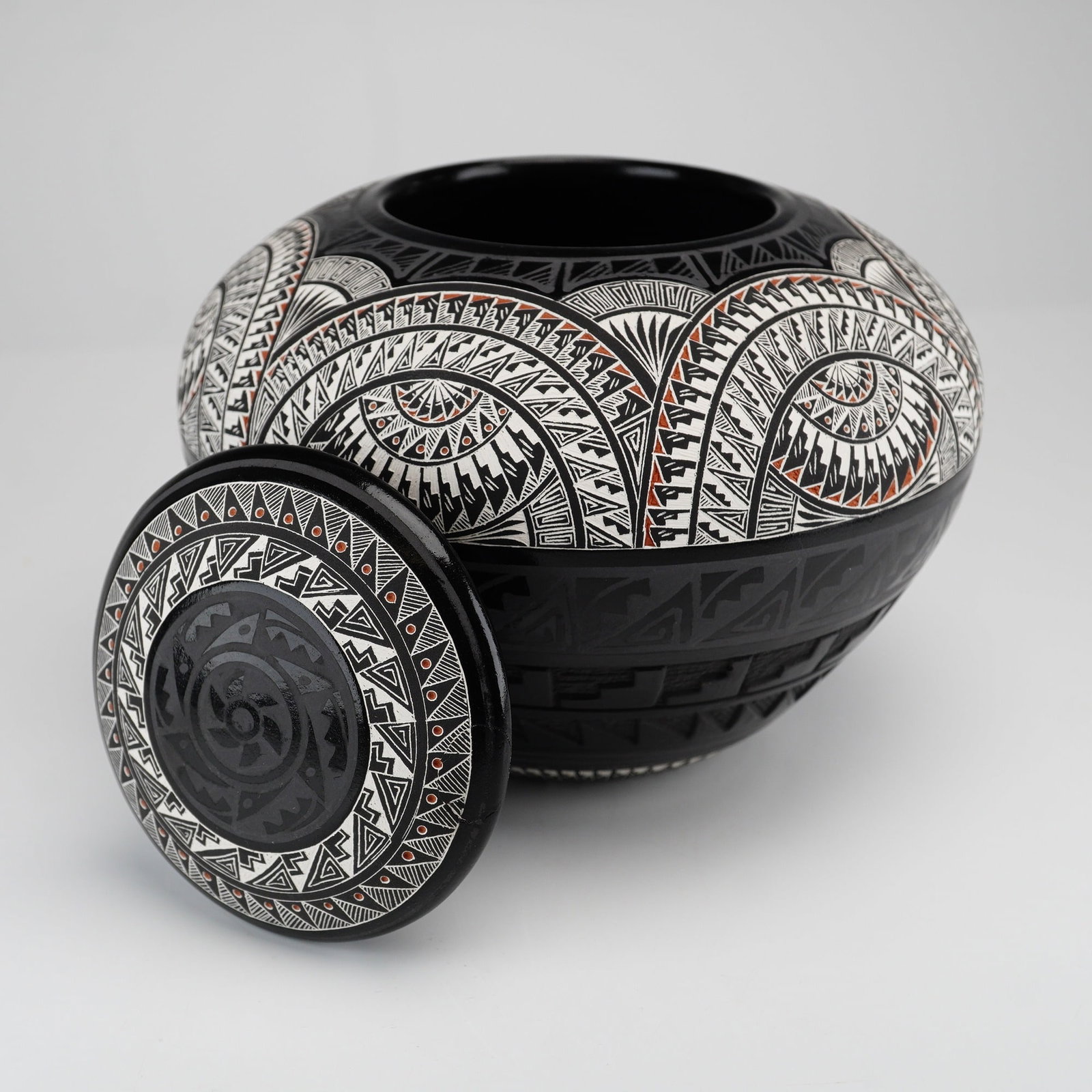 Lidded Native American Sgraffito Seed Jar - 2