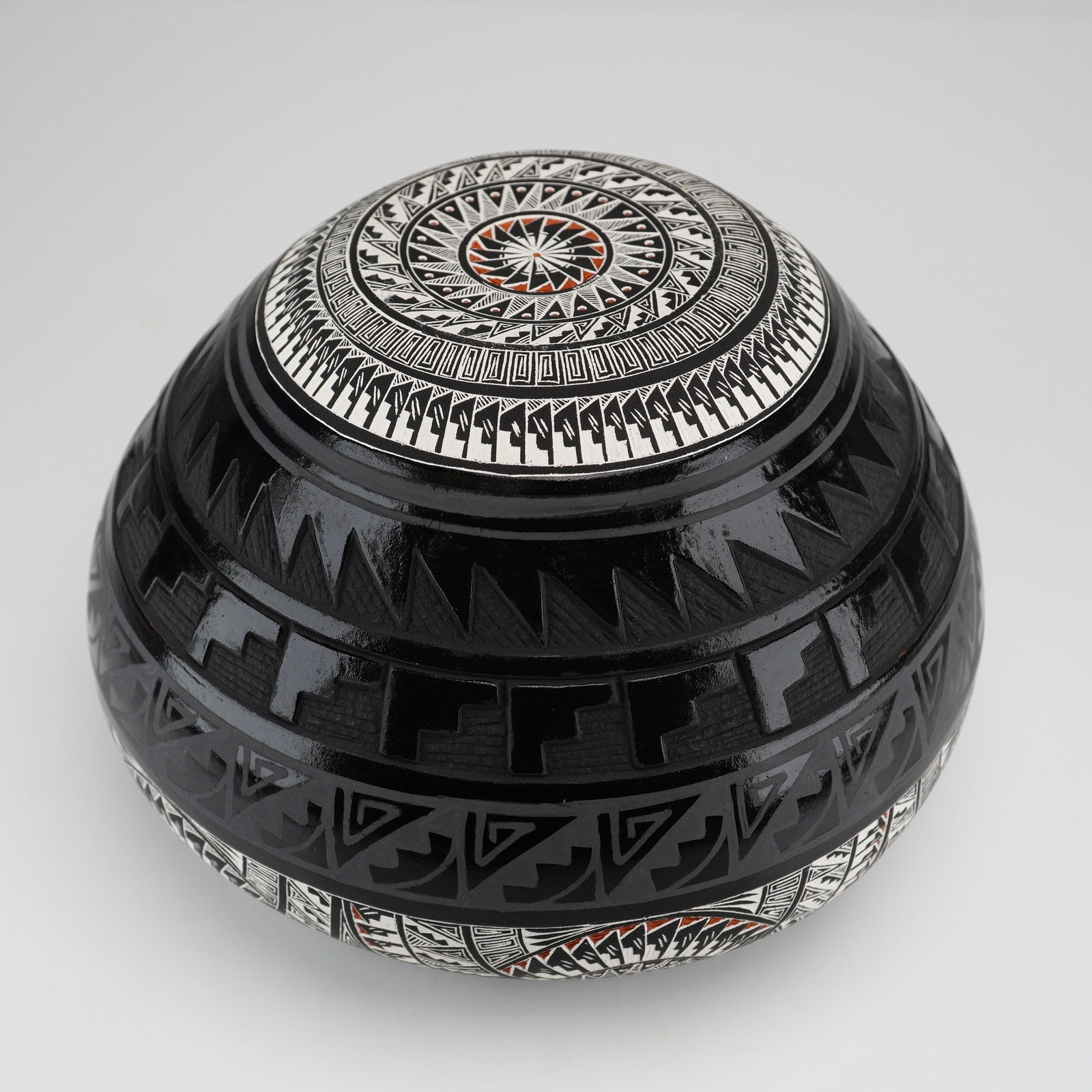 Lidded Native American Sgraffito Seed Jar - 3