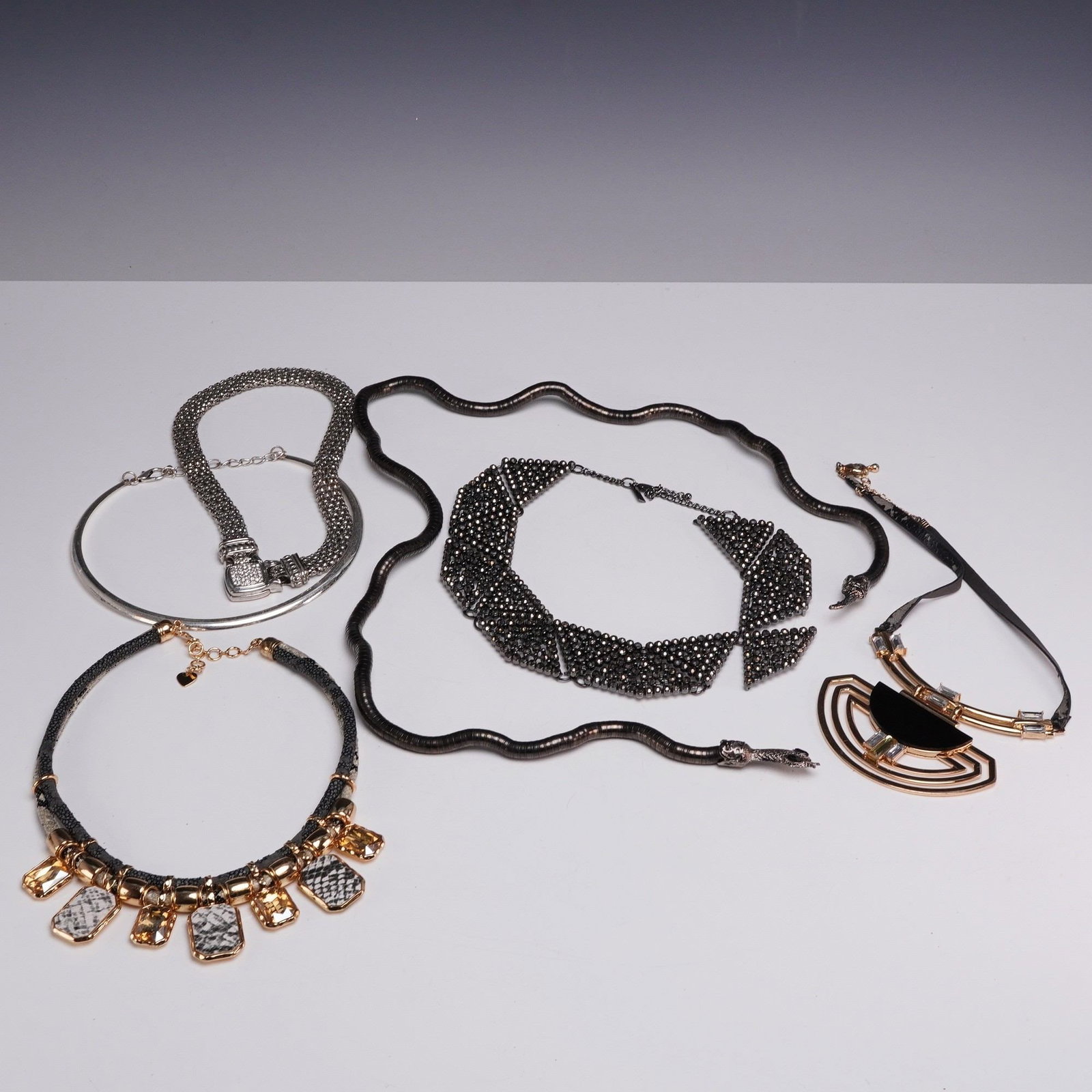 6pc Collection of Costume Jewelry Short Necklaces and Chokers (1 of 4)