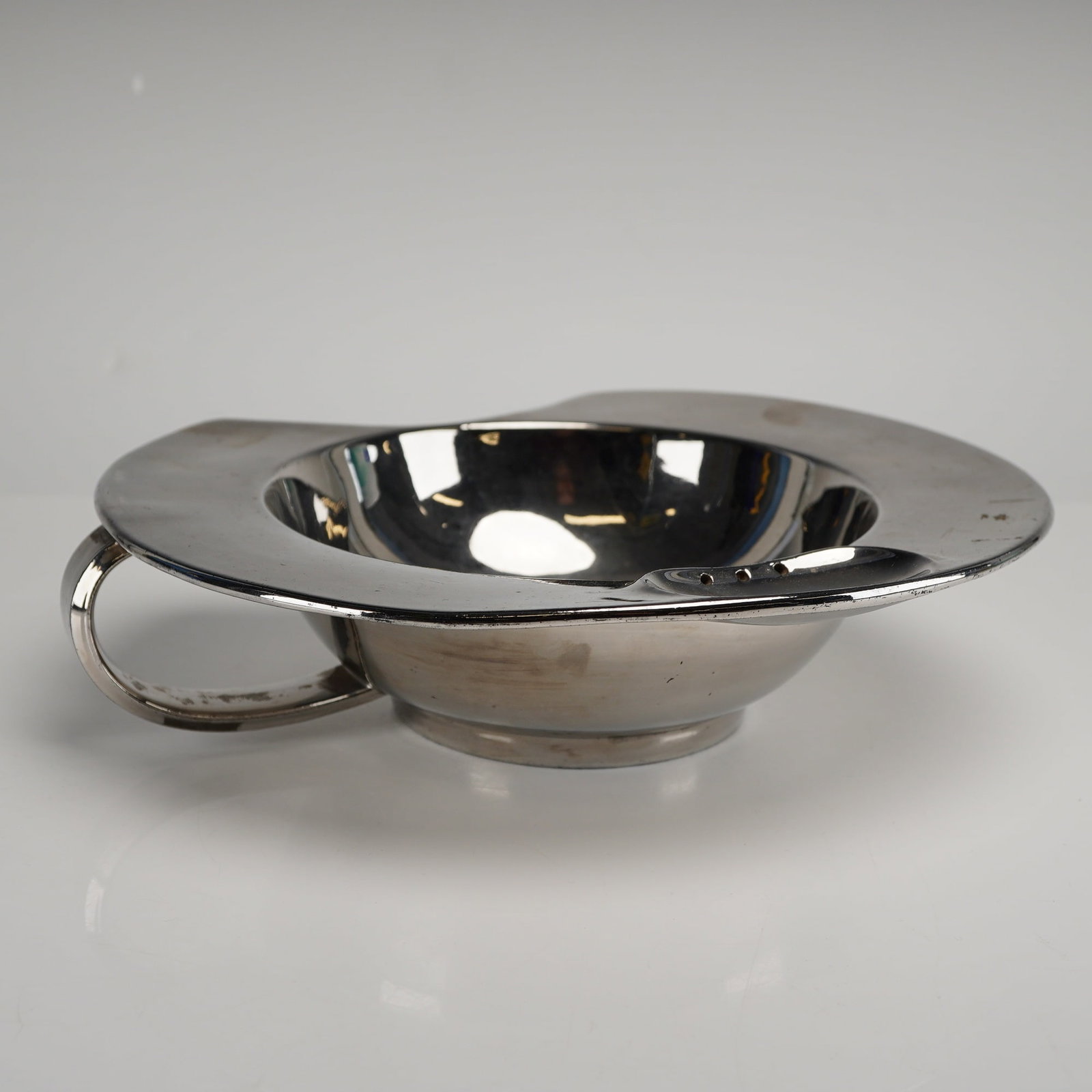 A Circa 1815 Shaving Bowl with a Platinum Luster (1 of 3)