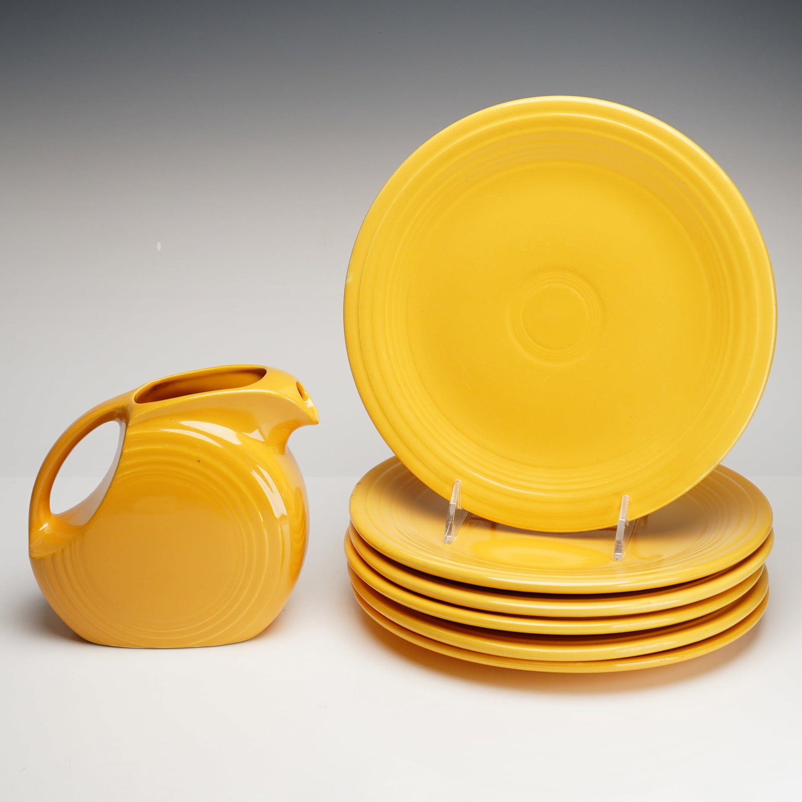 7pc Homer Laughlin, Fiesta, Daffodil Yellow Disc Pitcher & Plates Set (1 of 3)