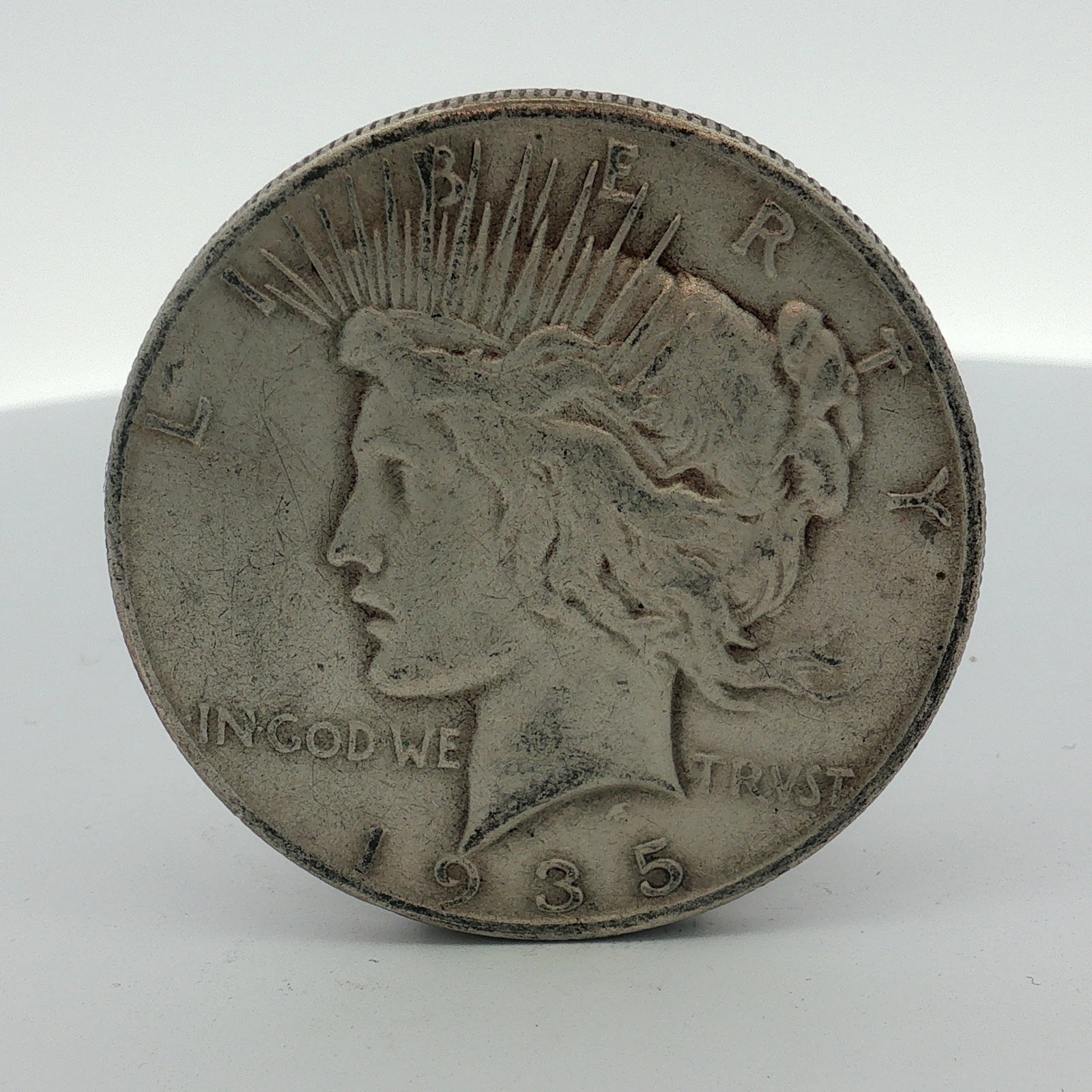 1935 US Peace Silver Dollar (1 of 2)