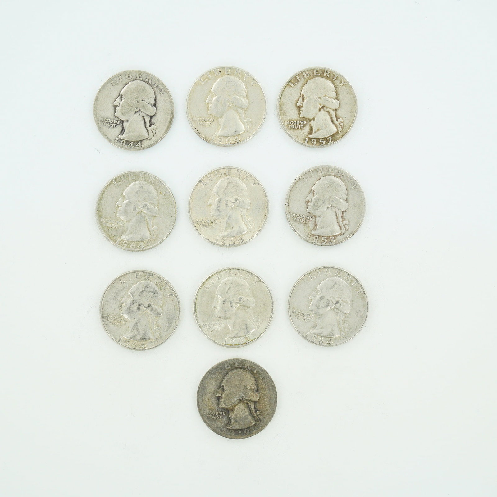 10pc Pre-1964 U.S. 90% Silver Washington Quarters: A collection of ten US Washington quarter dollars dating from 1939 to 1964. These coins are struck in 90% silver and 10% copper. The grouping represents a mixed date bag of coins including individual 