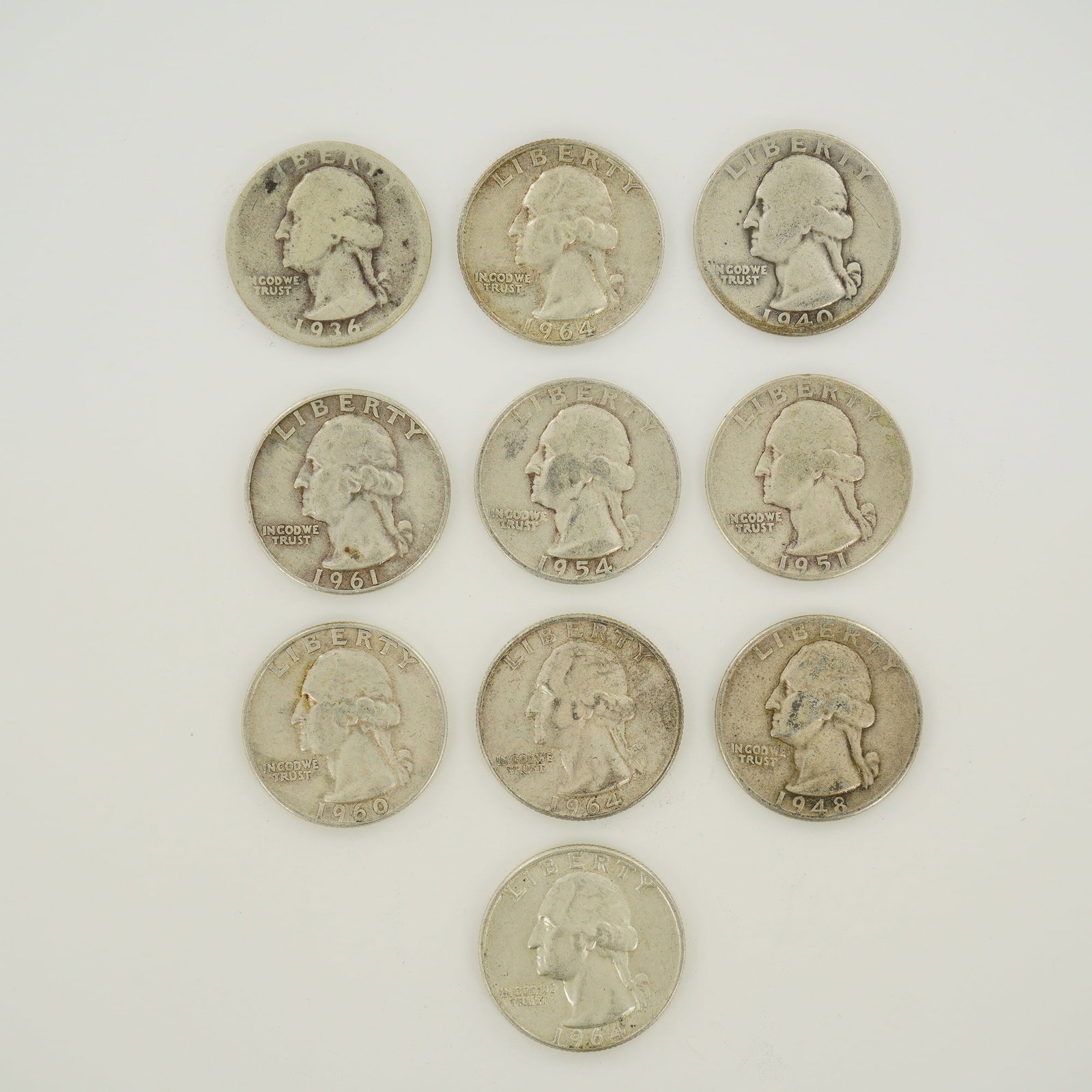 10pc Pre-1964 U.S. 90% Silver Washington Quarters: A collection of ten US Washington silver quarters struck in 90% silver. The group includes specimens dated 1936, 1940, 1948, 1951, 1954, 1960, 1961, and three dated 1964. Mint marks include the D for 