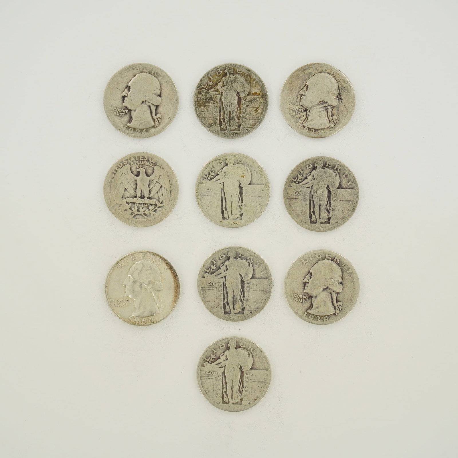 10pc U.S. 90% Silver Standing Liberty and Washington Quarters: A collection of US 90% silver mixed date bag of quarters including Washington (KM# 164) and Standing Liberty (KM# 142) types. The Washington quarters feature visible dates of 1932, 1934, 1936, 1938, a