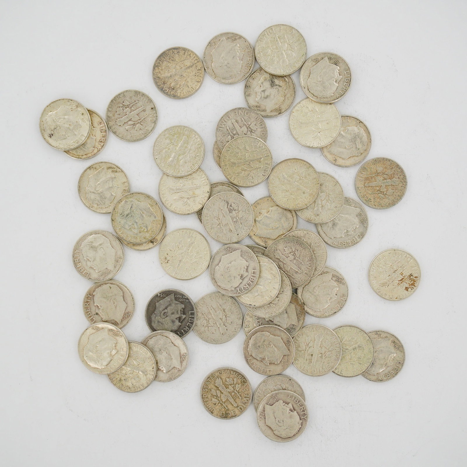A Mixed Date Bag of US 90% Silver Roosevelt Dimes: A group of United States silver Roosevelt dimes featuring a variety of dates prior to 1965. This mixed date bag of coinage consists of 90% silver composition. Visible dates on the obverse include 1946