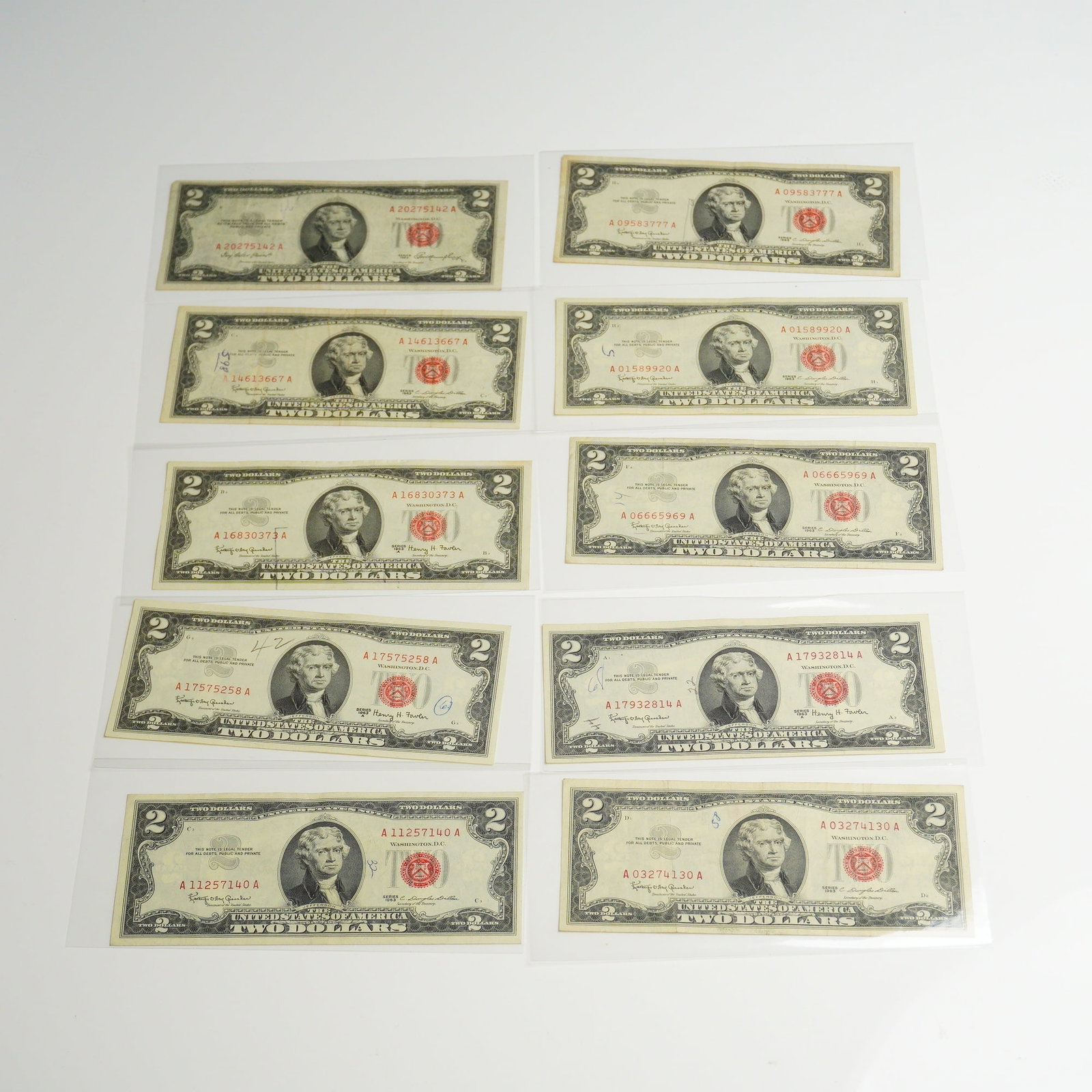 Ten 1953, 1963 & 1963A US Two Dollars Red Seal Notes: This 10pc lot contains ten US 2$ Red Seal Notes, specifically legal tender United States Notes from Series 1953, 1963, 1963 A. Each of these 2$ Bills features a portrait of Thomas Jefferson on the