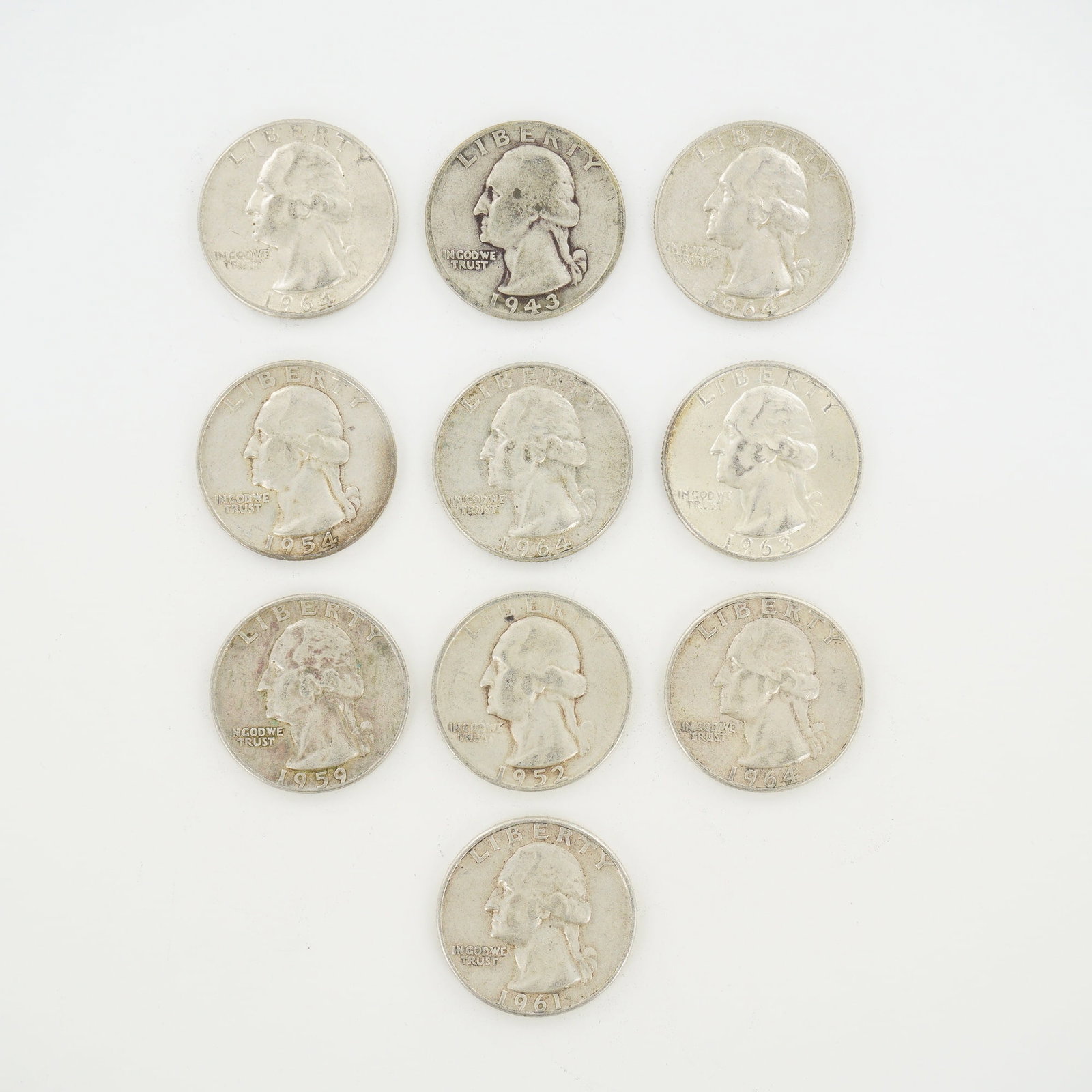 10pc Pre-1964 U.S. 90% Silver Washington Quarters: This collection of US Washington quarters consists of a mixed date bag of 90% silver coinage. The group includes various dates and mint marks including 1943-S, 1952-S, 1954-S, 1959-D, 1961-D, 1963, an