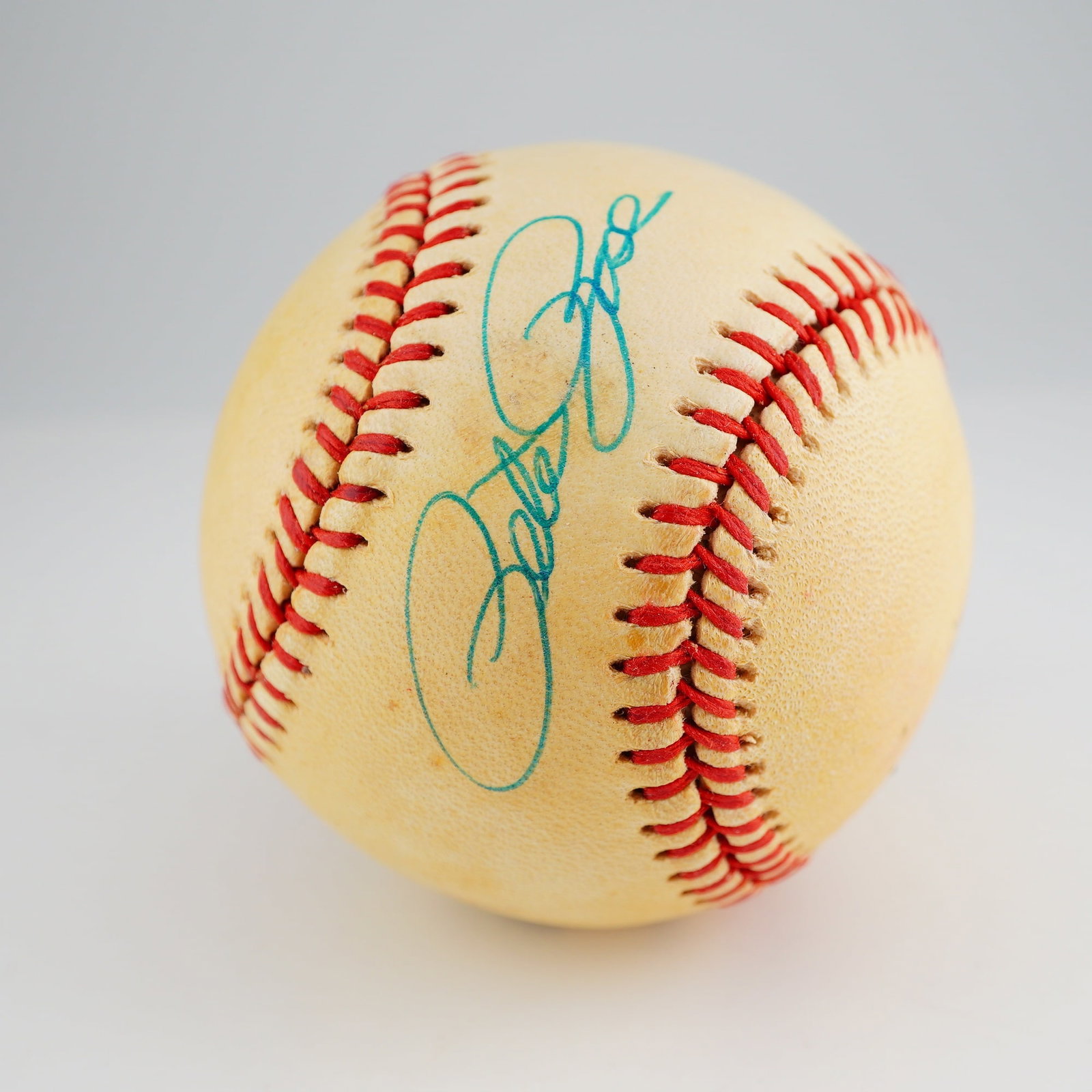 Pete Rose Signed Rawlings Official National League Baseball, PSA/DNA Authenticated: This professional auction lot features an Official Rawlings National League baseball hand-signed by the legendary Pete Rose. Rose, the MLB all-time hits leader and icon of the Cincinnati Reds, has