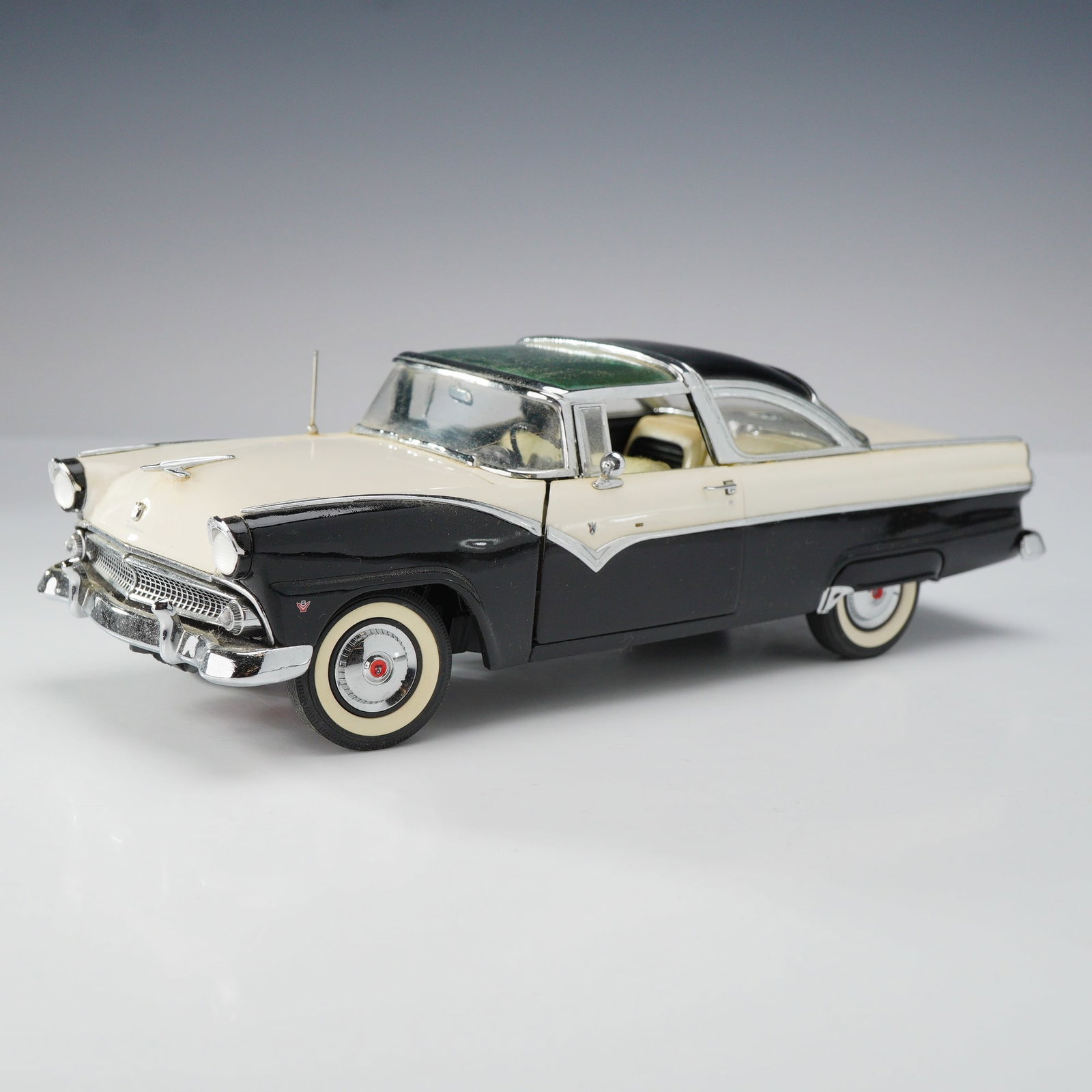 Danbury Mint 1:24 Scale 1955 Ford Fairlane Crown Victoria: A precision die-cast model car from the Danbury Mint Classic Cars Collection representing a 1955 Ford Fairlane Crown Victoria. Produced at 1:24 scale, the vehicle features a die-cast metal body with a