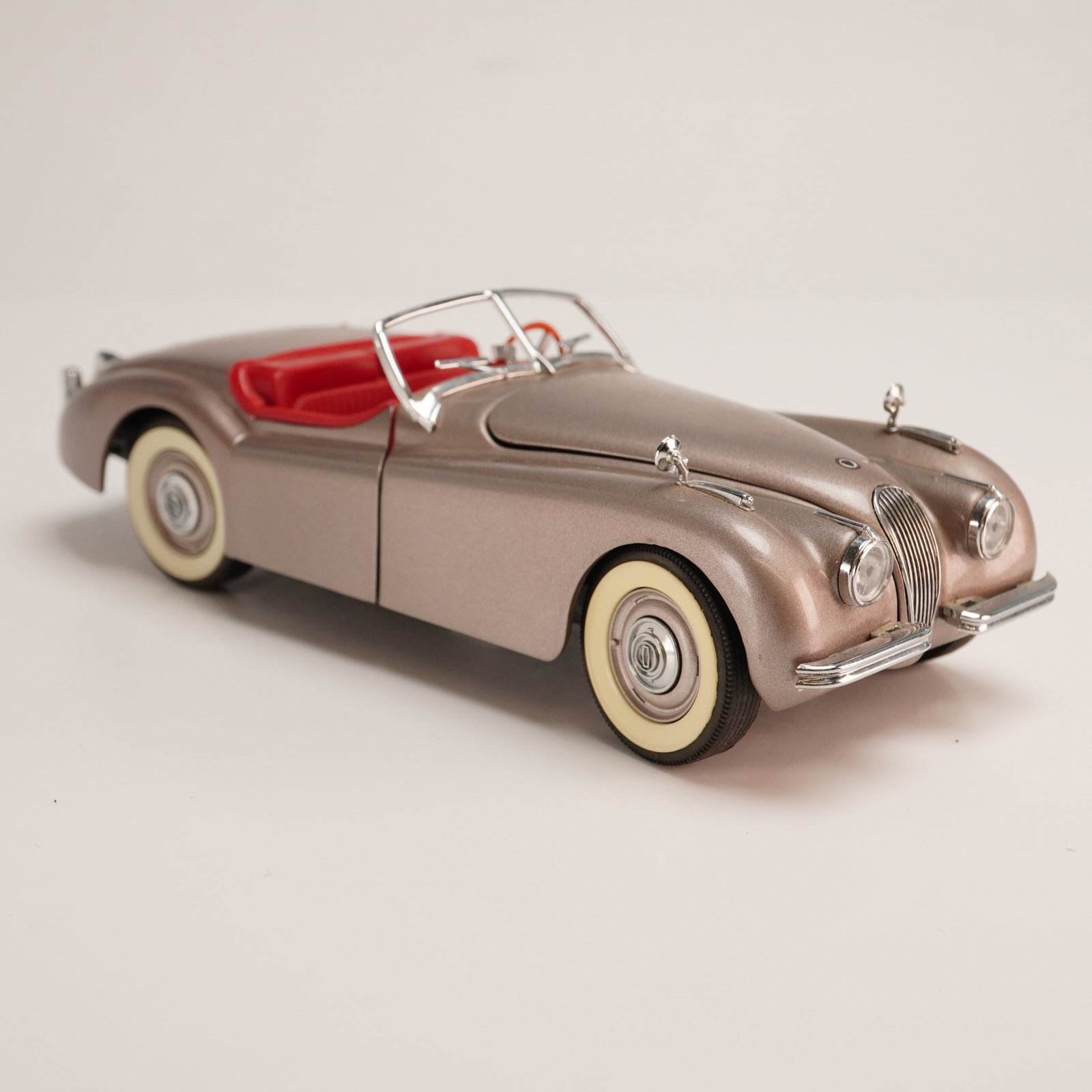 The Danbury Mint Classic Model Car, 1949 Jaguar XK120 (1 of 4)