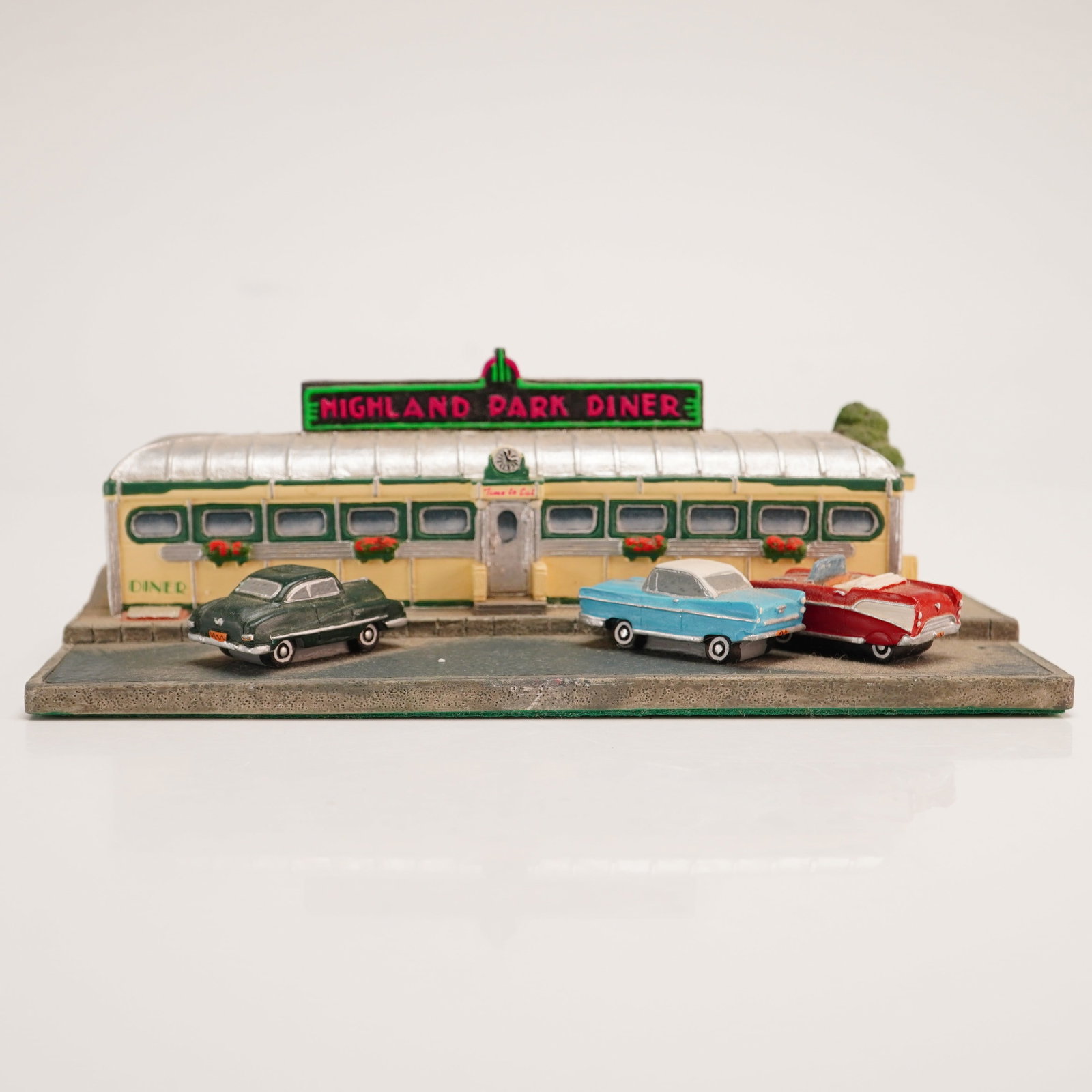 The Danbury Mint Figurine, Highland Park Diner (1 of 4)