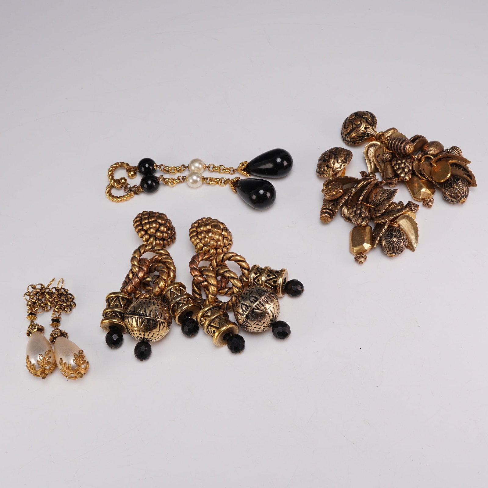 4 Pairs of Vintage Costume Jewelry Earrings in Gold-Tone Metal and Mixed Media (1 of 3)