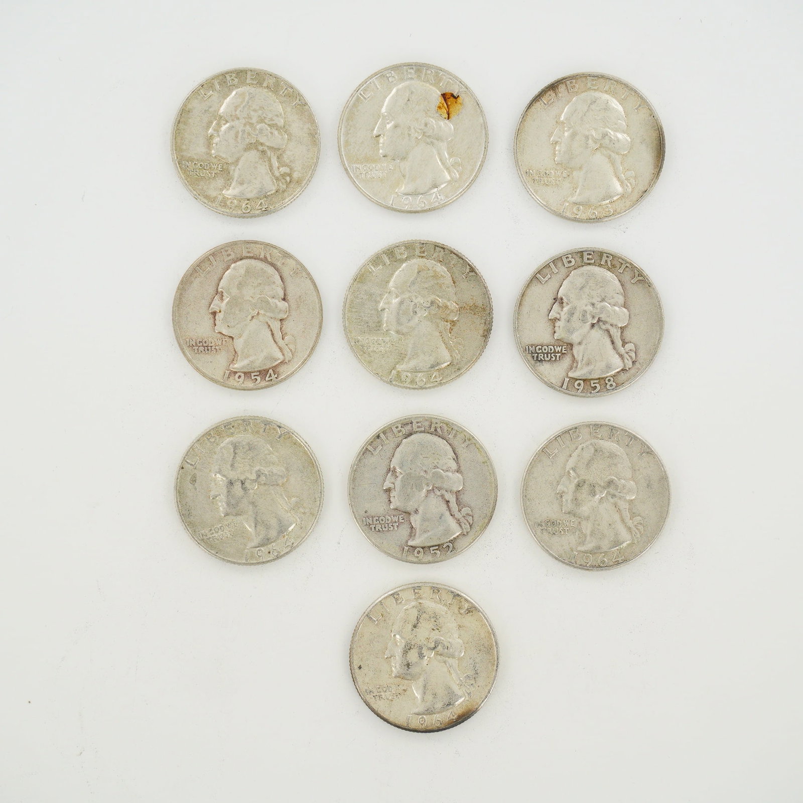 10pc Pre-1964 U.S. 90% Silver Washington Quarters: This collection of US Washington quarter dollar coins consists of silver specimens struck between 1952 and 1964. Each coin is composed of 90% silver and 10% copper. This mixed date bag of coins featur