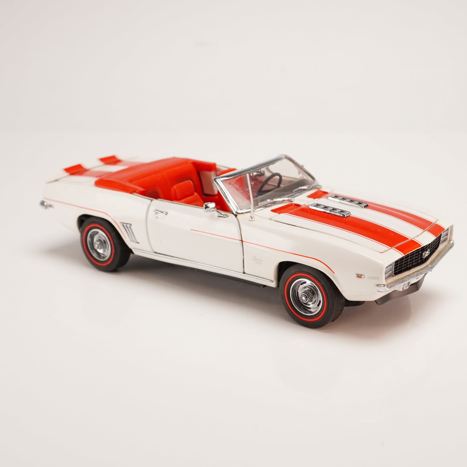 Danbury Mint Classic Model Car, 1969 Chevrolet Camaro: A 1:24 scale die-cast model from the Danbury Mint Classic Cars Collection depicting a 1969 Chevrolet Camaro SS Convertible in official Pacing Colors. The vehicle is finished in Dover White with
