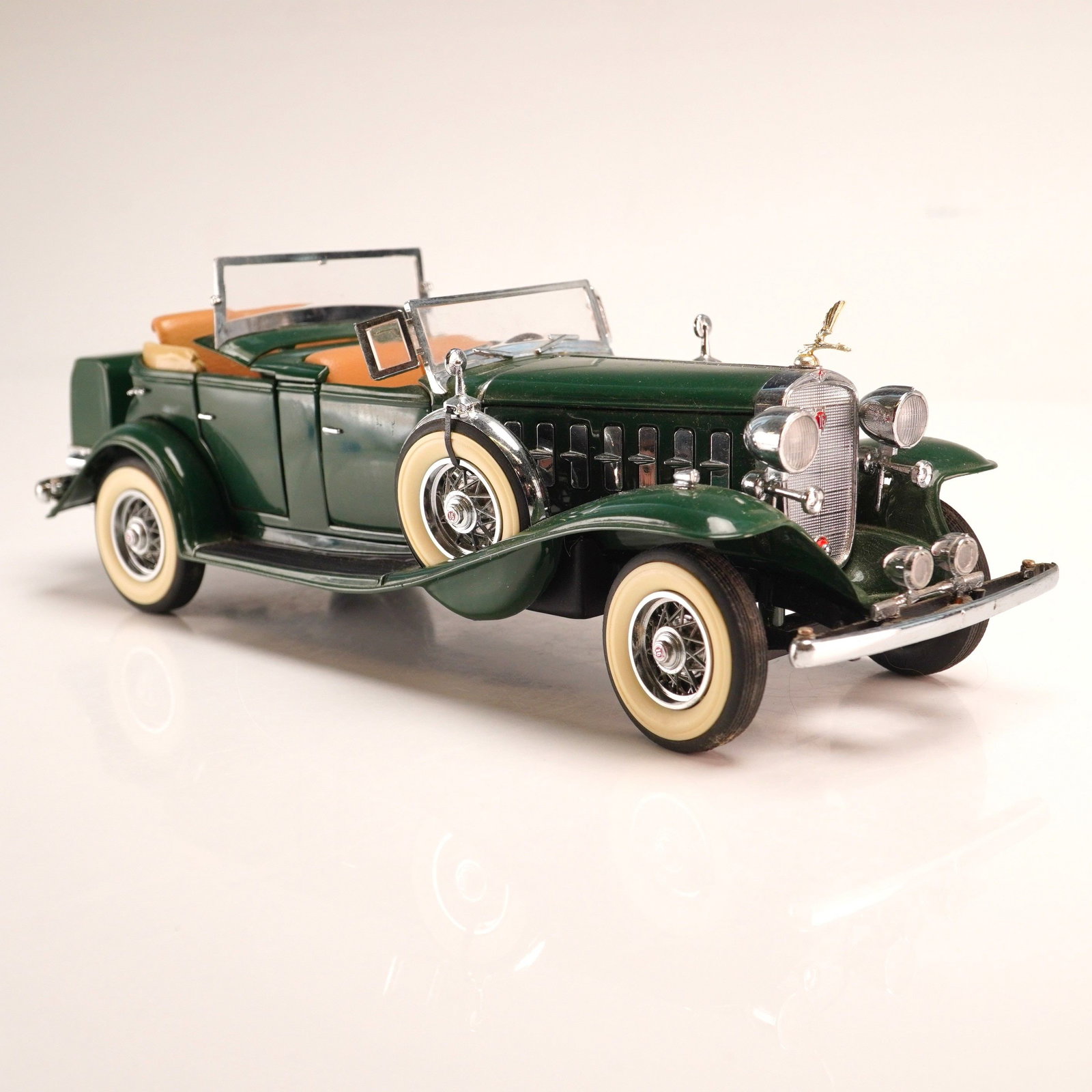 The Danbury Mint Classic Model Car, 1932 Cadillac V-16: This is a 1:24 scale replica of a 1932 Cadillac V-16 Sport Phaeton from The Danbury Mint Classic Cars Collection. The model is constructed of die-cast metal and finished in a hunter green exterior