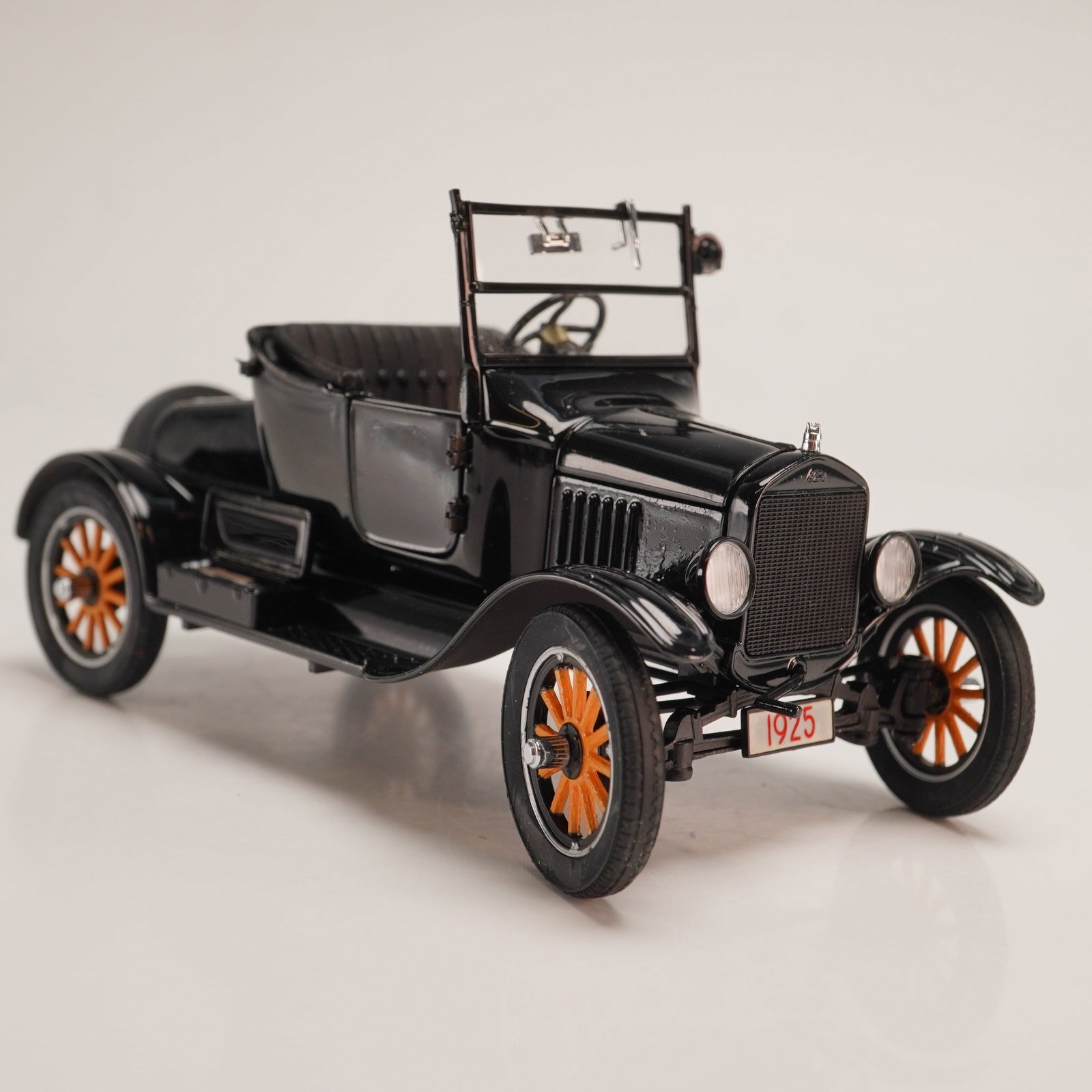 The Danbury Mint Model Car, 1925 Ford Model T (1 of 4)