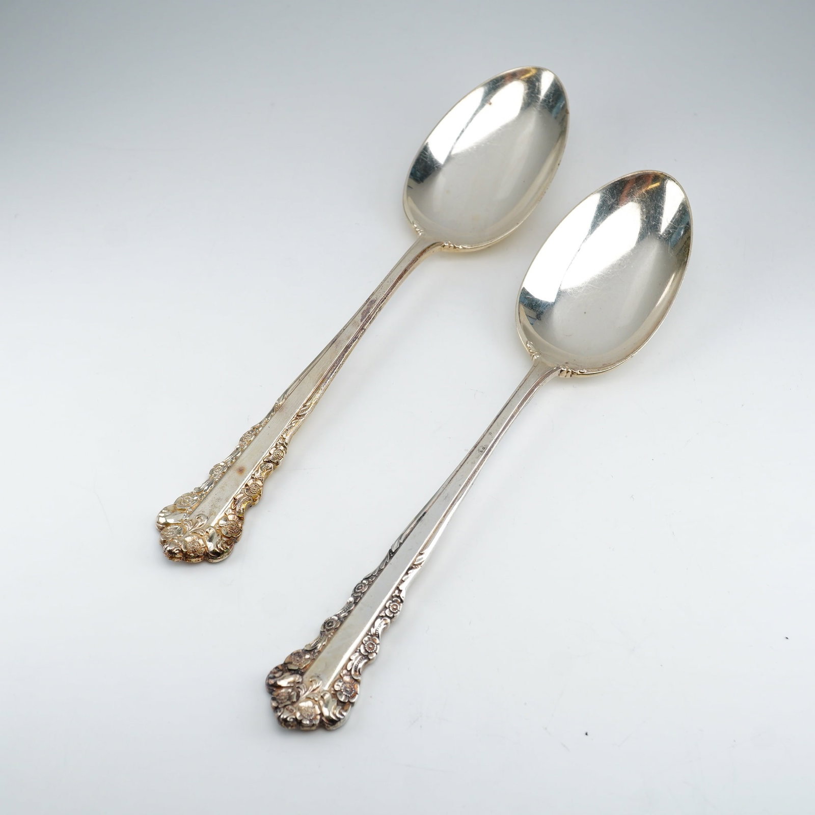 2pc Lunt Sterling Silver Oval Soup Spoons, Belle Meade: Lunt Silversmiths Belle Meade pattern sterling silver oval soup spoon set (2 pieces), dating from 1967??"1997. Designed with ornate raised floral motifs and decorative Rococo-style scrolling along