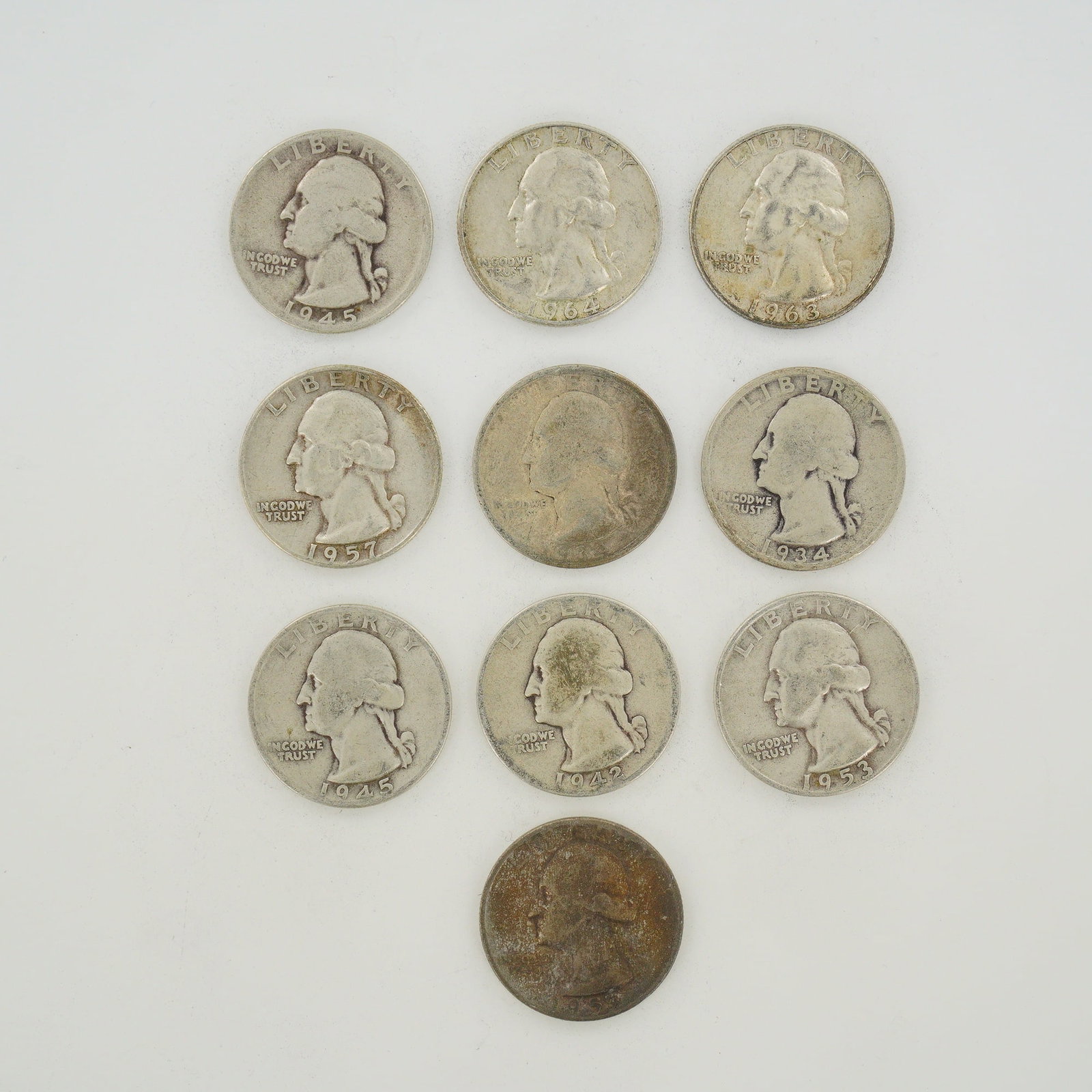 10pc Collection of US Silver Washington Quarters, 1934-1964: This group of United States coinage comprises Washington quarter dollars composed of 90% silver and 10% copper. The collection represents a mixed date bag of quarters issued prior to 1965. Dates