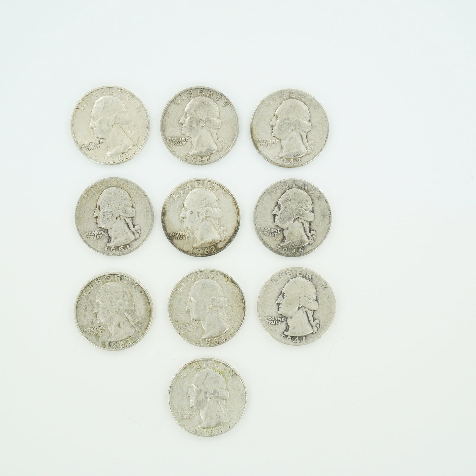 10pc Pre-1964 U.S. 90% Silver Washington Quarters: A collection of US Washington quarter dollars struck in 90% silver. This mixed date bag of coins includes the years 1941, 1946, 1948, 1951, 1961, 1962, and 1964. The obverse features the Washington