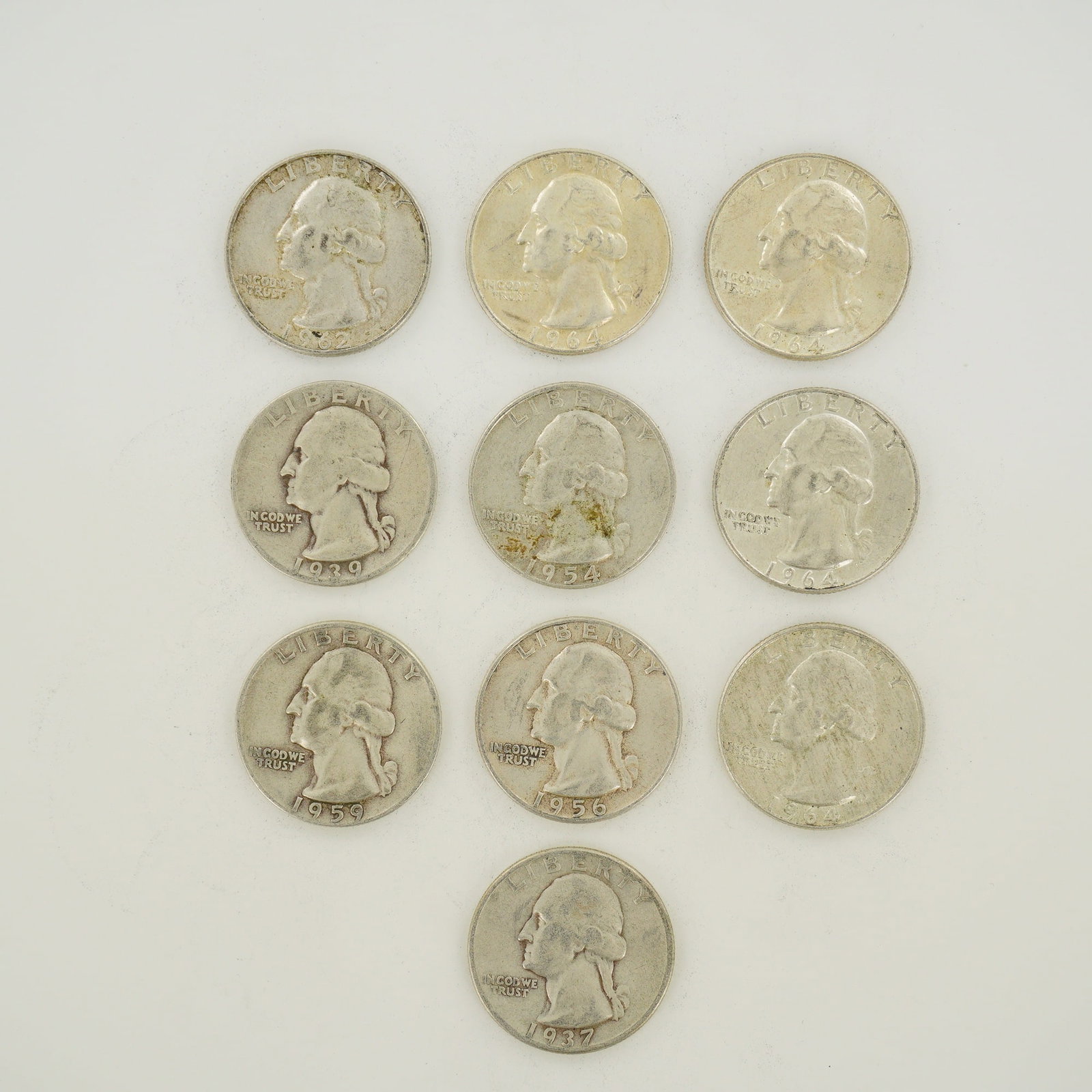 10pc Pre-1964 U.S. 90% Silver Washington Quarters: A collection of ten US Washington quarters struck in a 90% silver alloy. The group includes the following dates and mint marks: 1937, 1939, 1954-D, 1956-D, 1959-D, 1962, two 1964, and two 1964-D.
