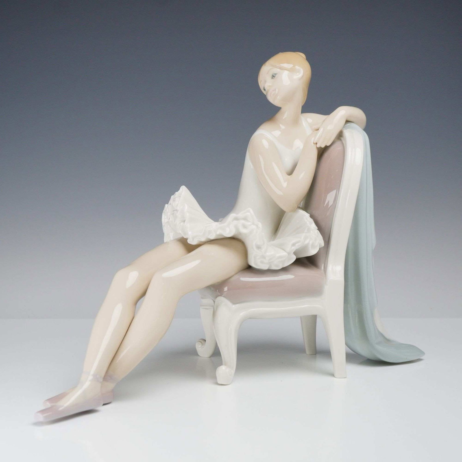 Lladro Porcelain Figurine Classic Dance Model 4847 (1 of 3)